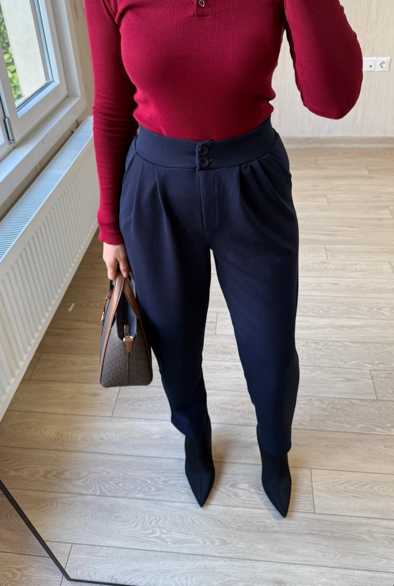 mom laçivert