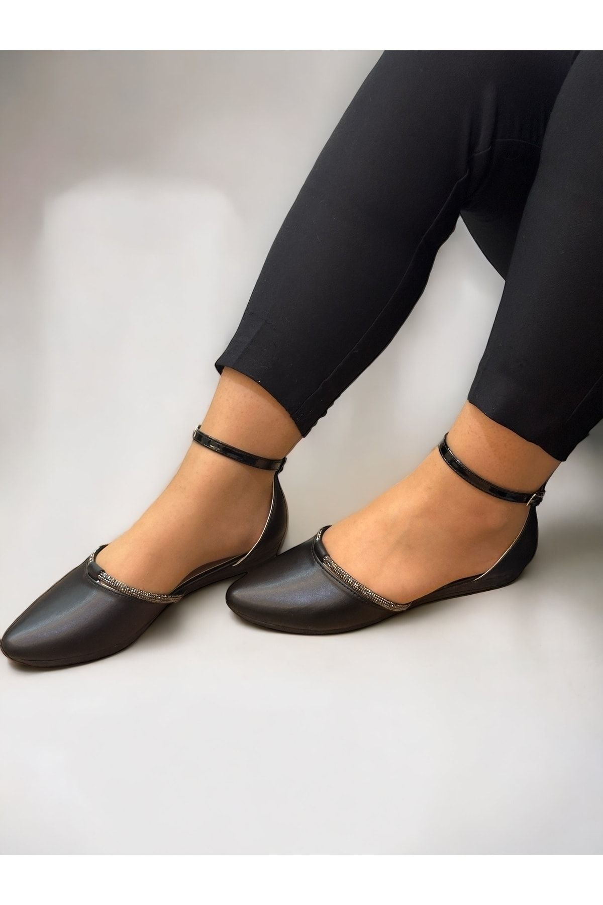 Kadın Topuksuz Şerit Taş Detaylı Ve Kemerlli Açık Yazlık Gündelik-gecelik Abiye Sandalet-ayakkabı