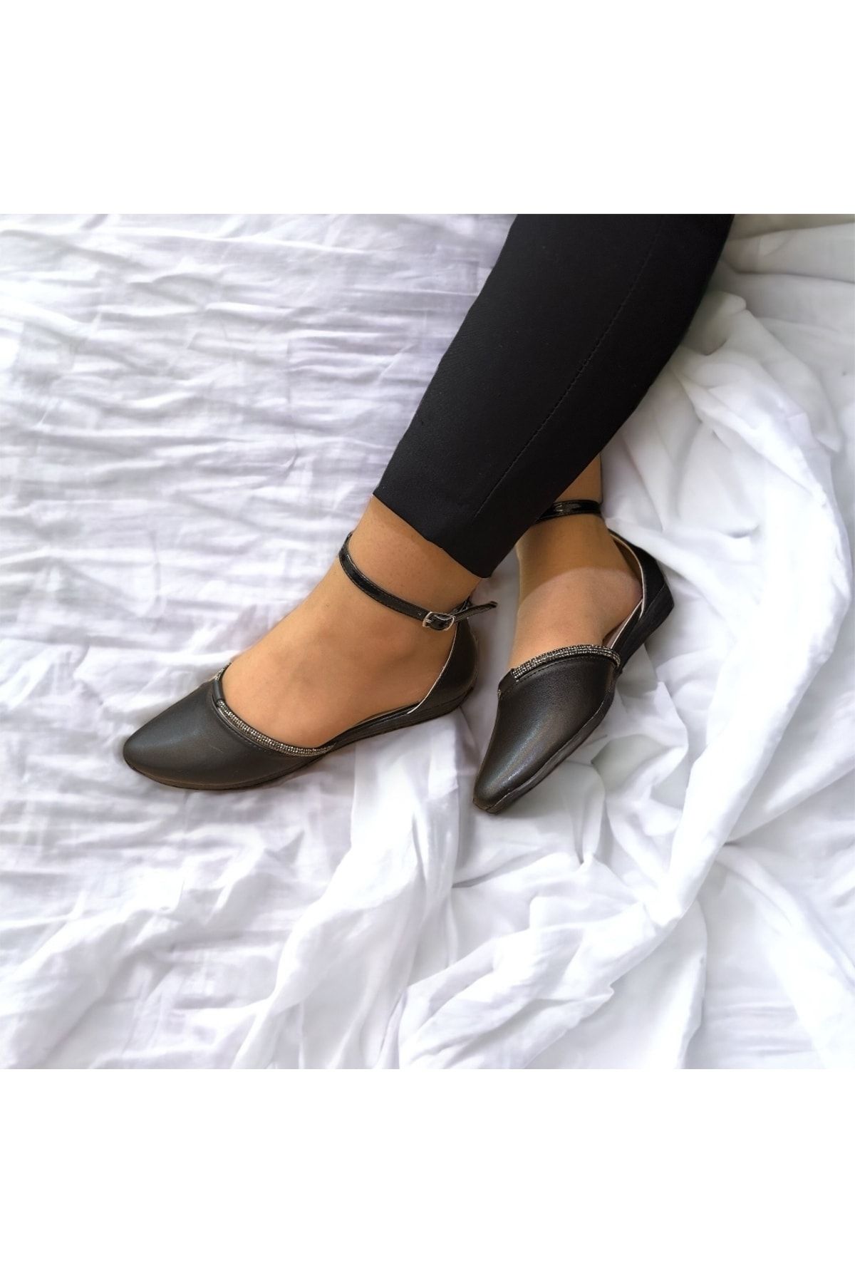 Kadın Topuksuz Şerit Taş Detaylı Ve Kemerlli Açık Yazlık Gündelik-gecelik Abiye Sandalet-ayakkabı