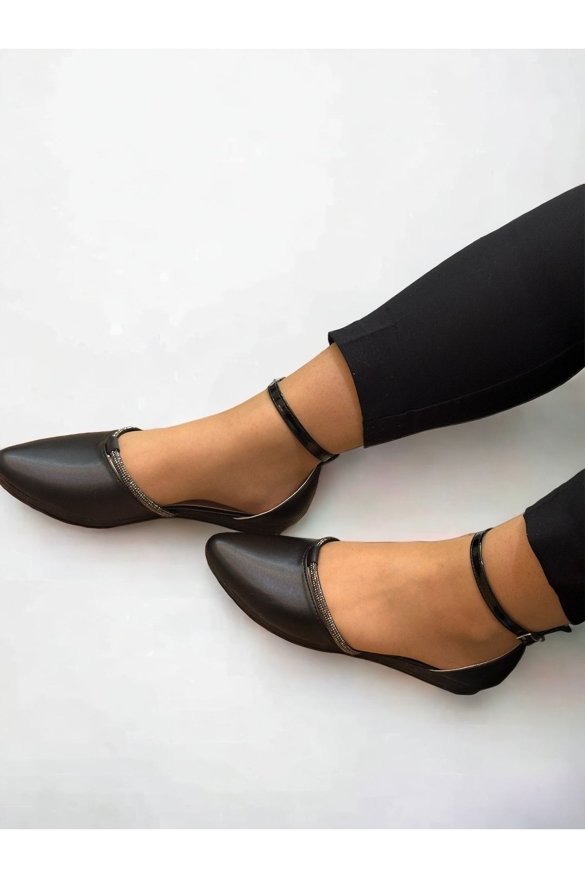 Kadın Topuksuz Şerit Taş Detaylı Ve Kemerlli Açık Yazlık Gündelik-gecelik Abiye Sandalet-ayakkabı