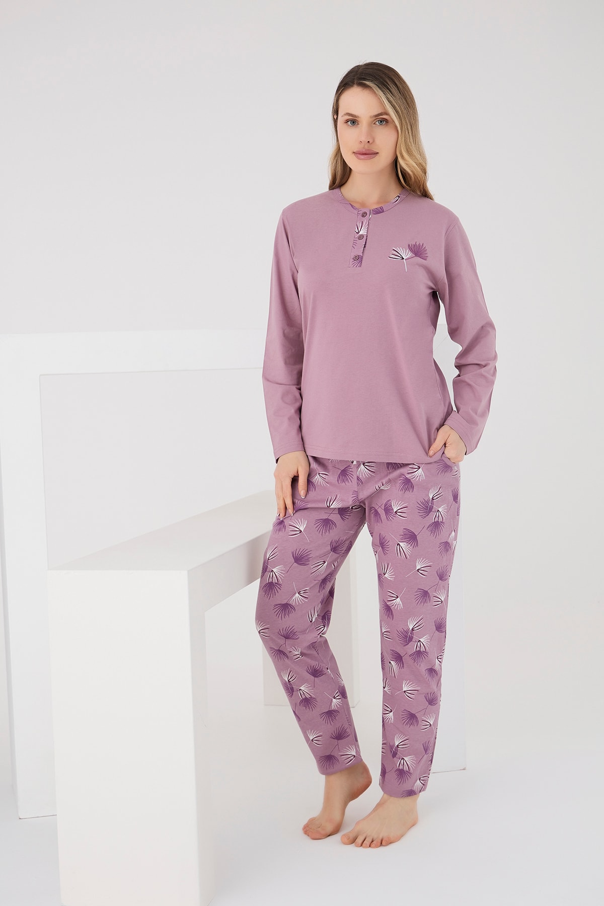 Pamuklu Pijama Kışlık - lila çiçek desenli üç düğmeli