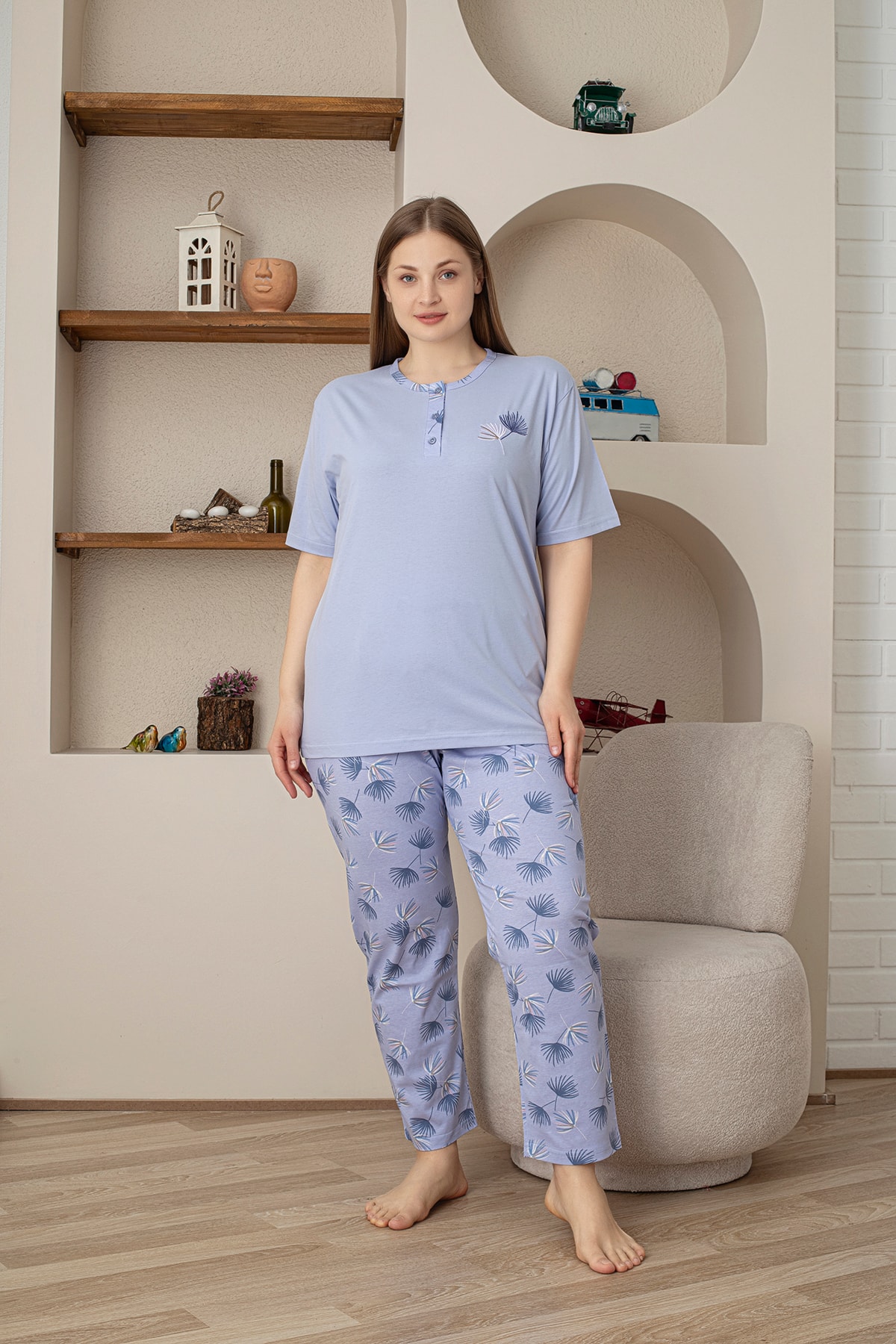 Büyük Beden Pamuklu Pijama Takımı - açık mavi çiçek desenli üç düğmeli kısa kollu