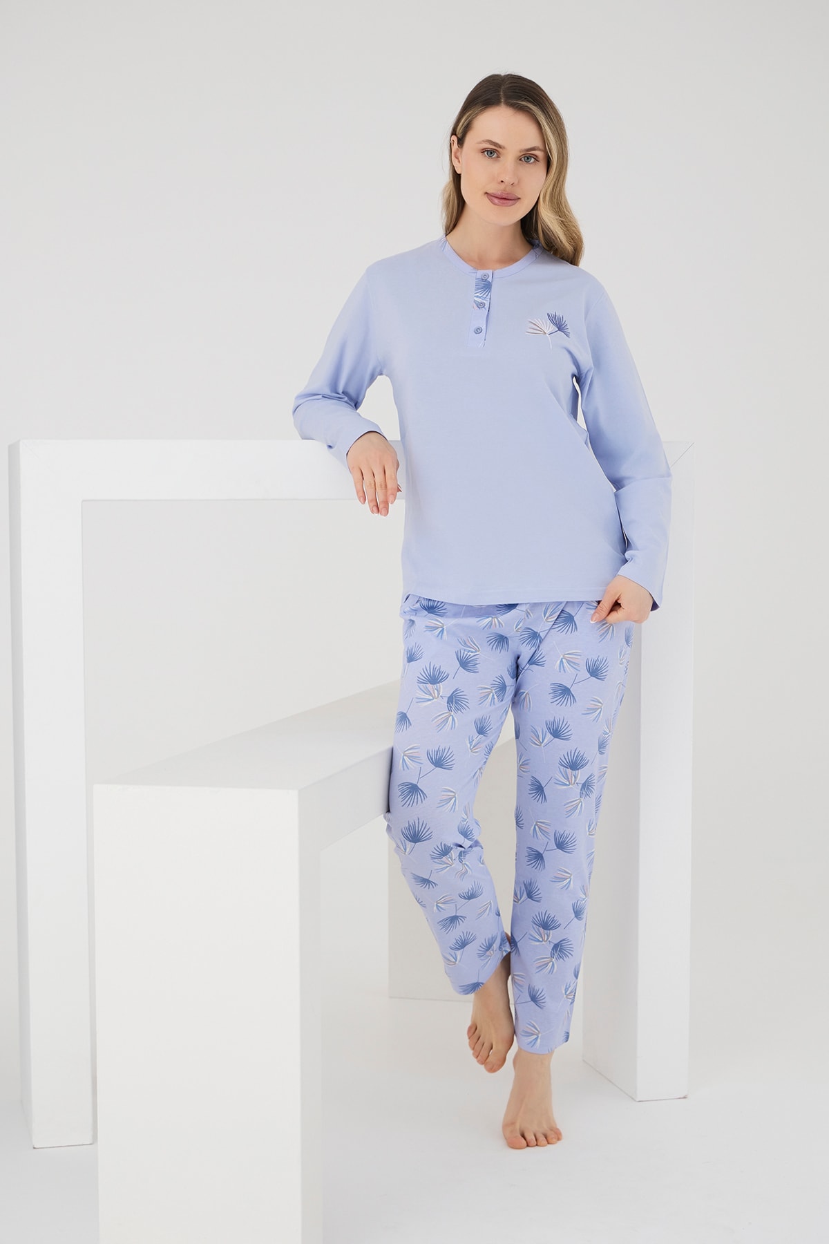 Pamuklu Pijama Kışlık - açık mavi çiçek desenli üç düğmeli