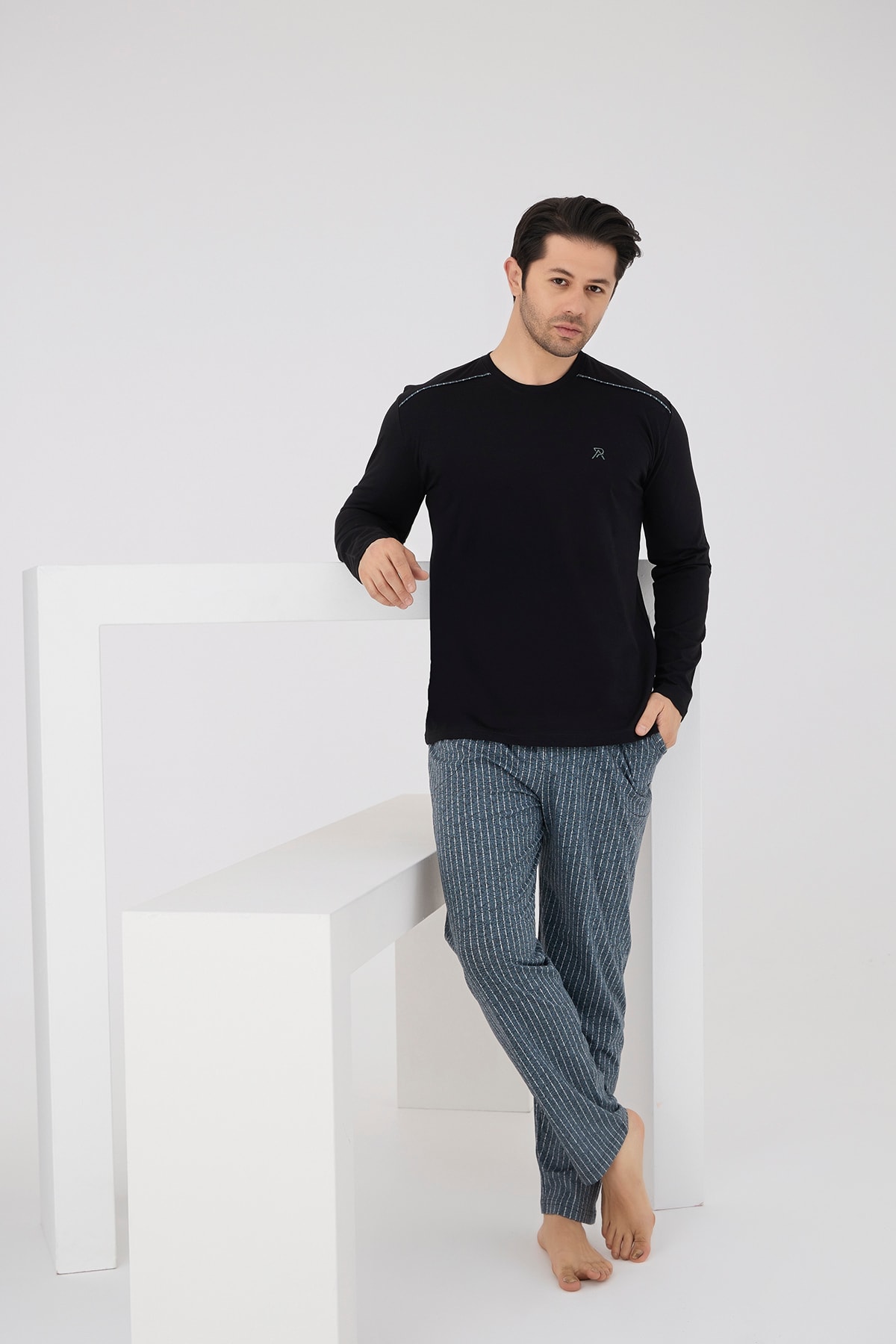 Erkek Düz Model Kışlık  Pijama  - siyah çizgili