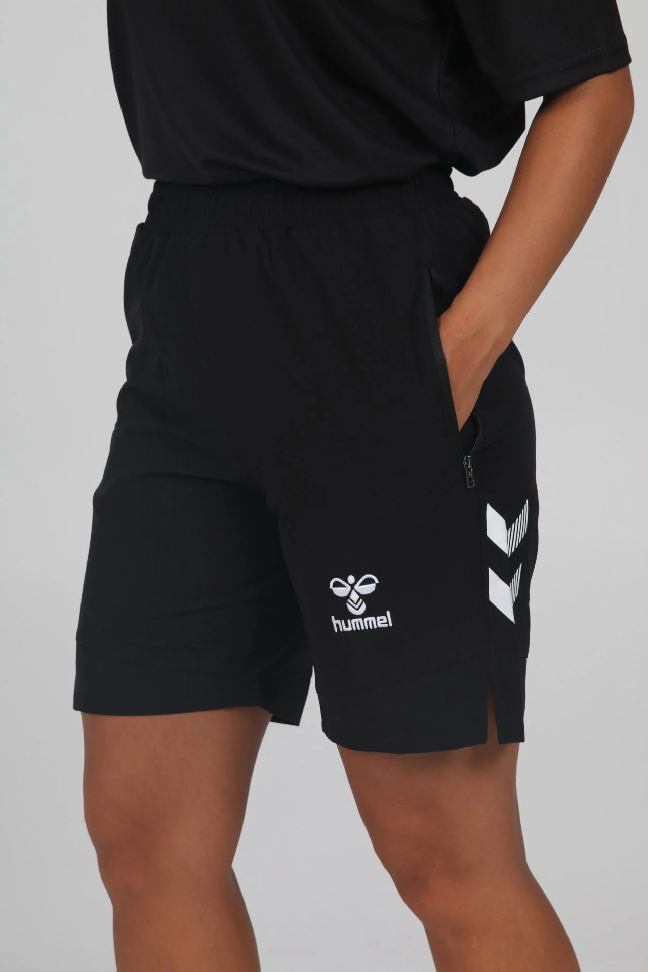 HUMMEL OREGON CEPLİ KAMP ŞORTU SİYAH