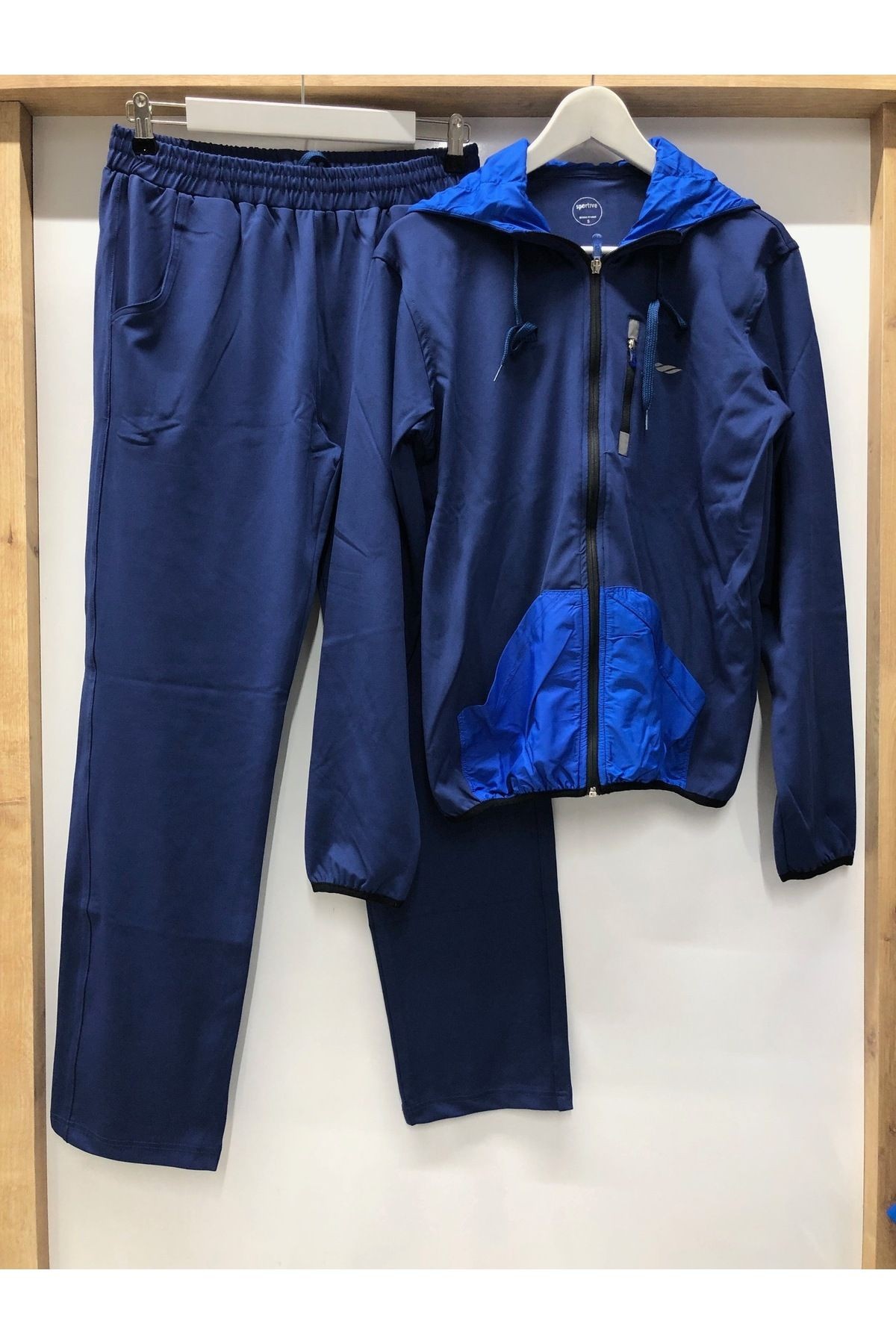 EXTRAS SPORTIVE EŞOFMAN TAKIMI