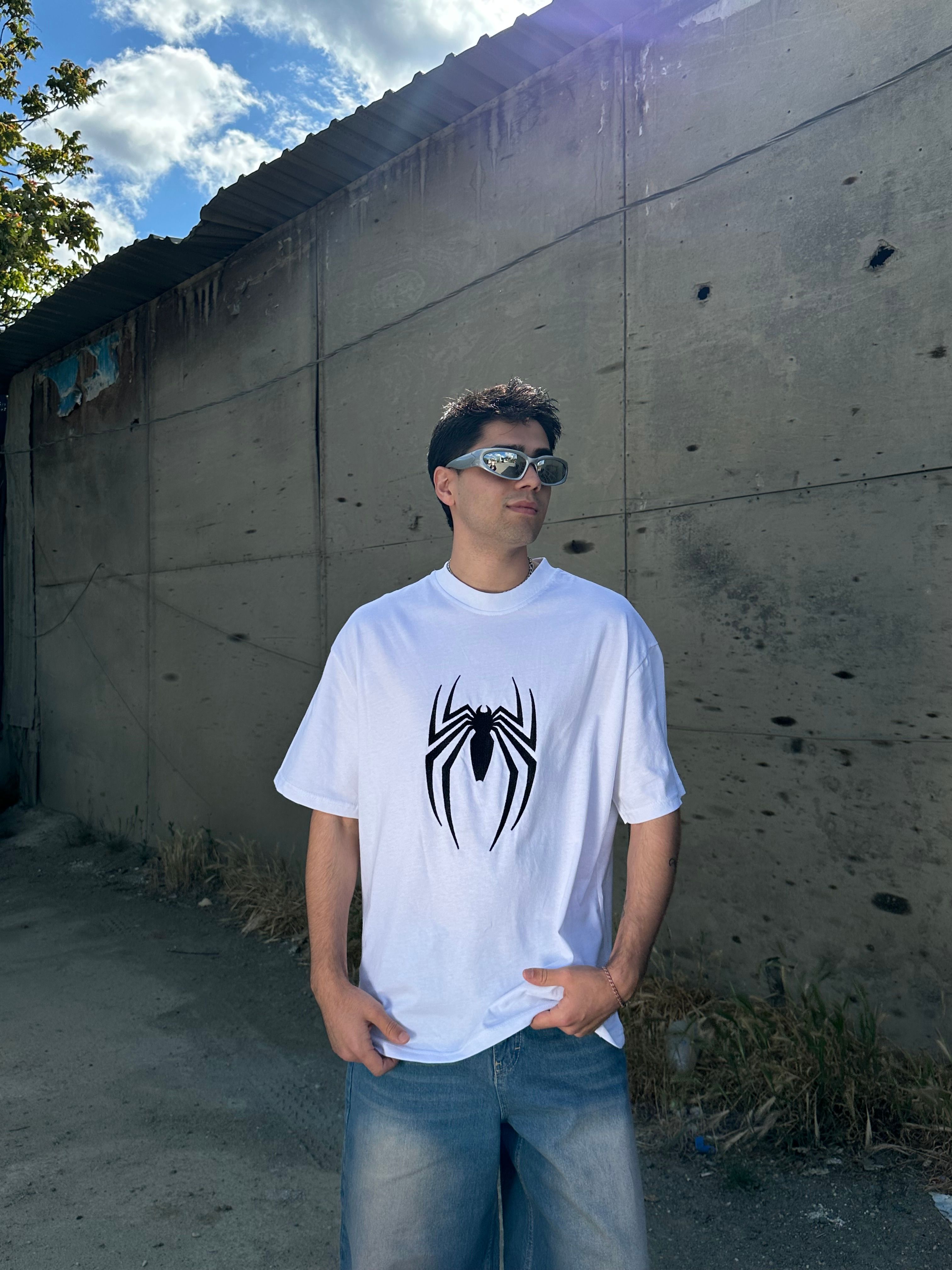 Spider Nakışlı Beyaz Tişört