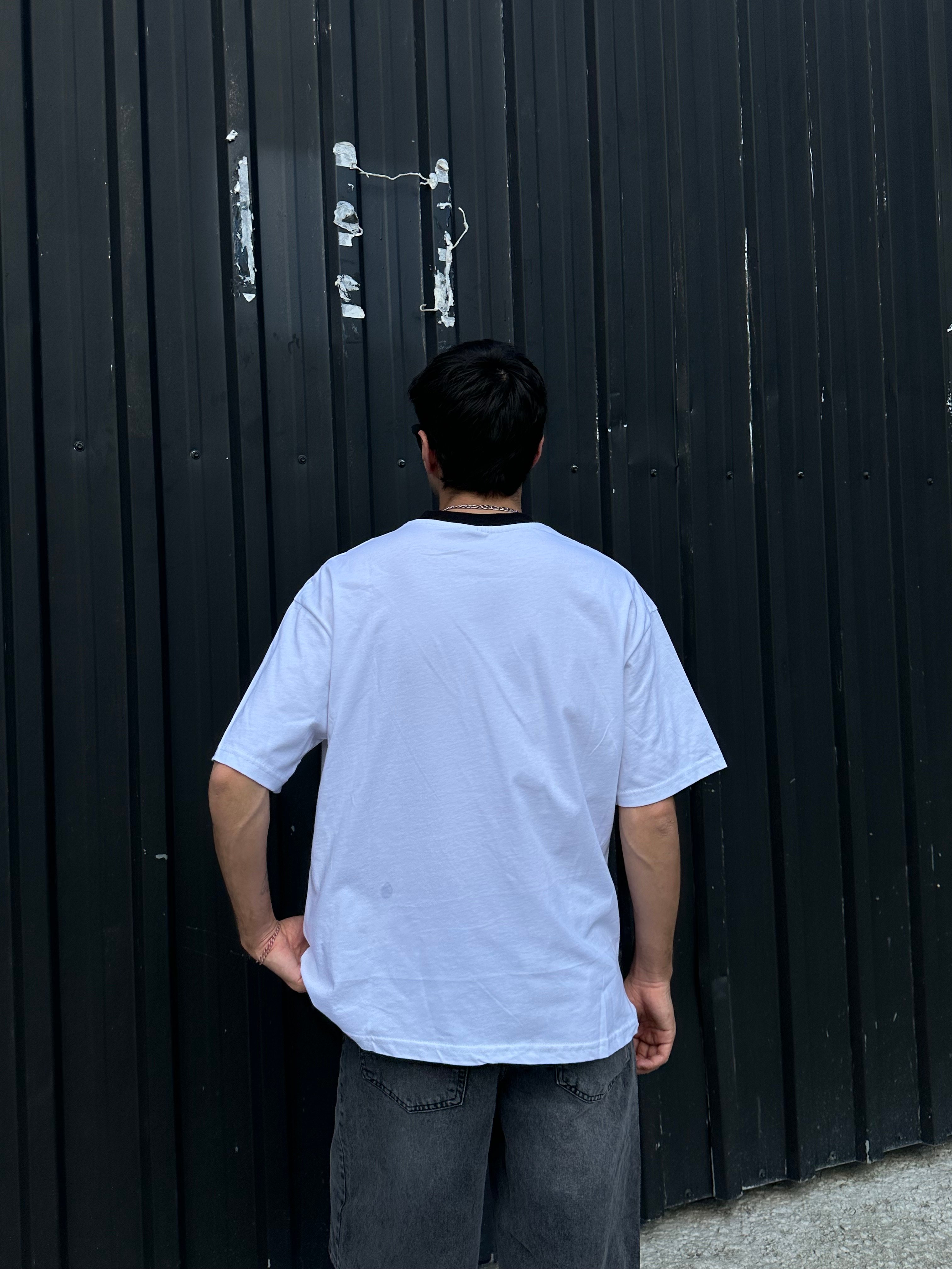 Illusion Baskılı Beyaz Tişört