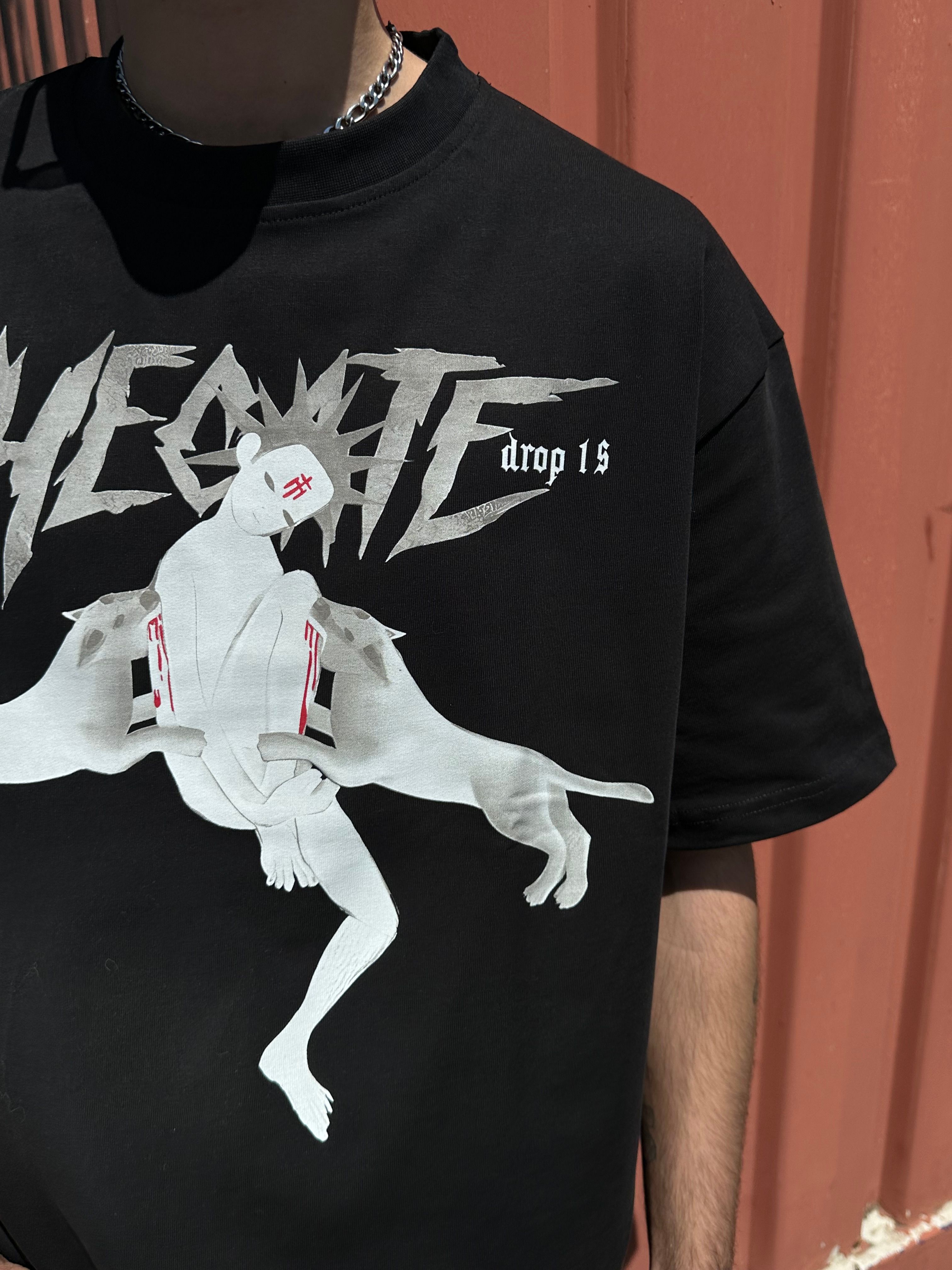 Hecate Baskılı Siyah Tişört