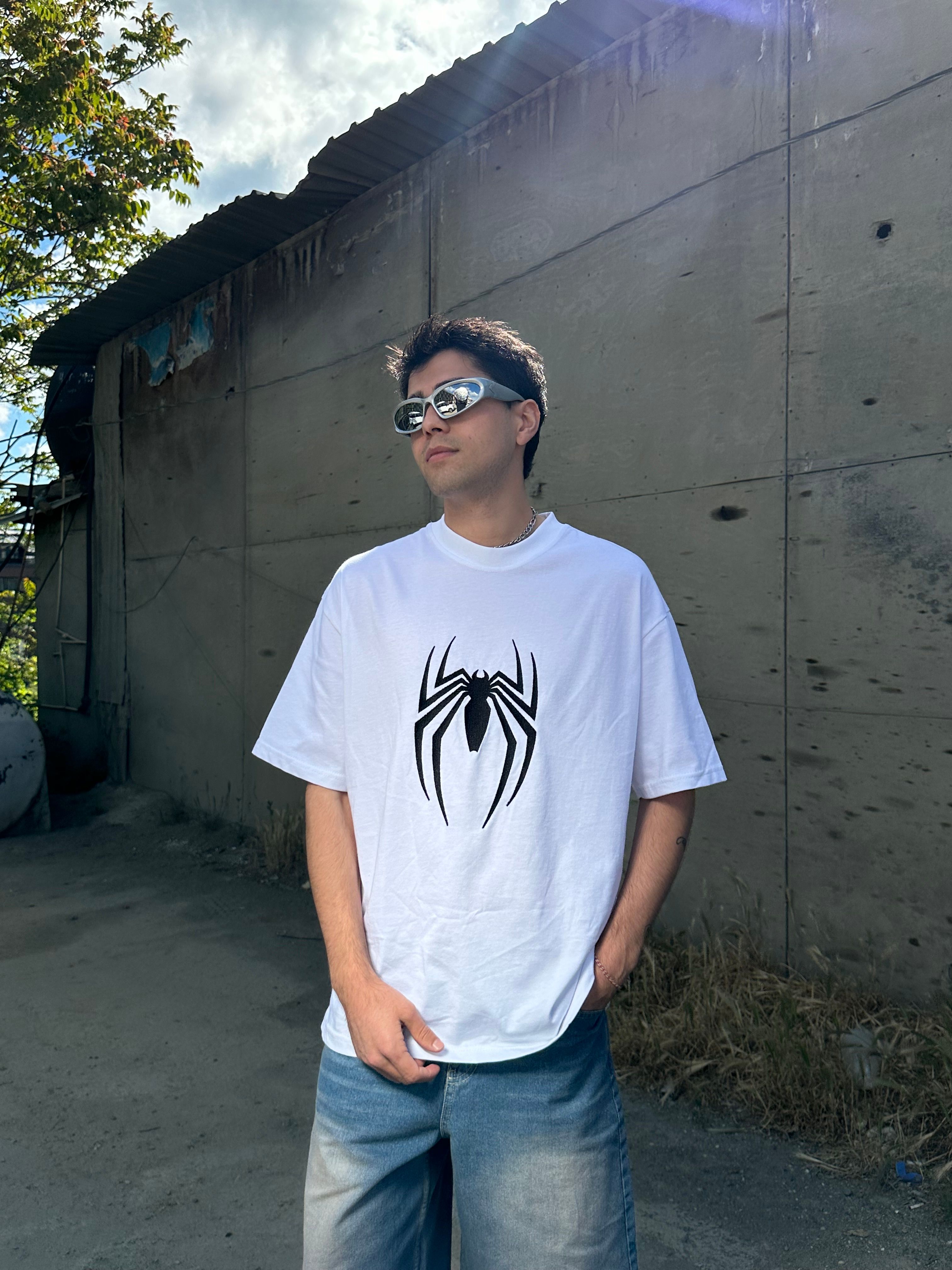 Spider Nakışlı Beyaz Tişört
