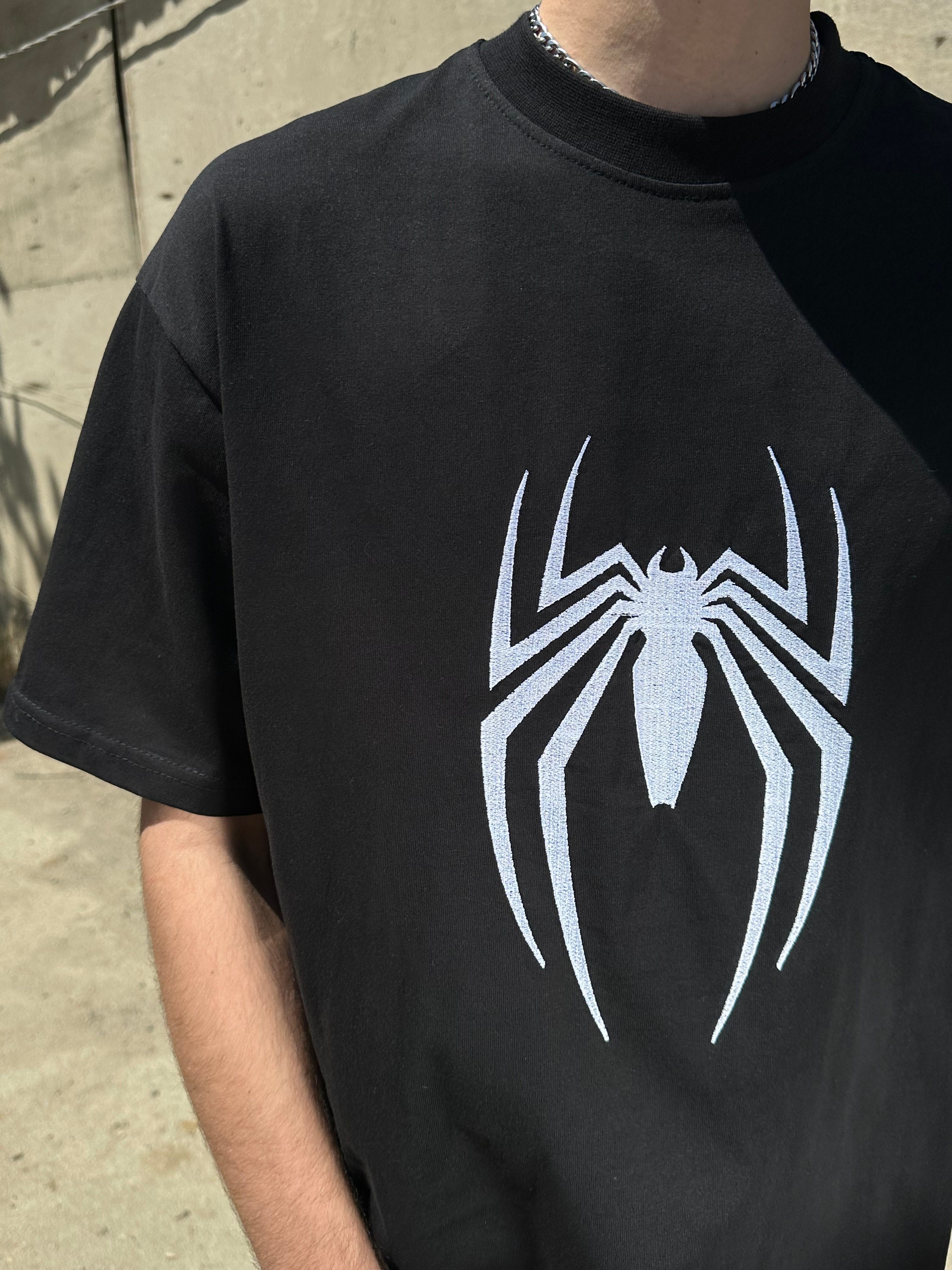 Spider Nakışlı Siyah Tişört