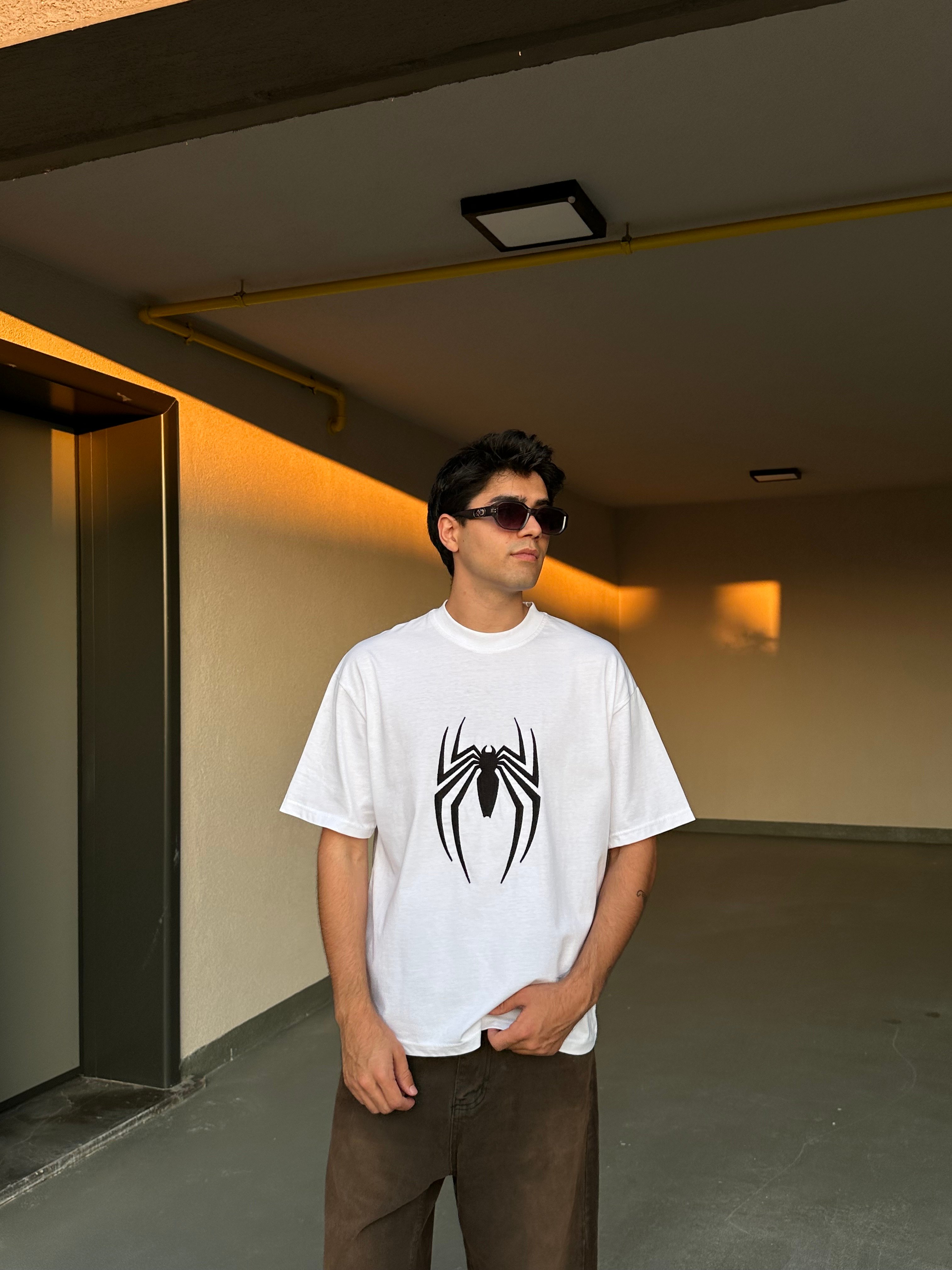 Spider Nakışlı Premium Oversize Tişört - Beyaz