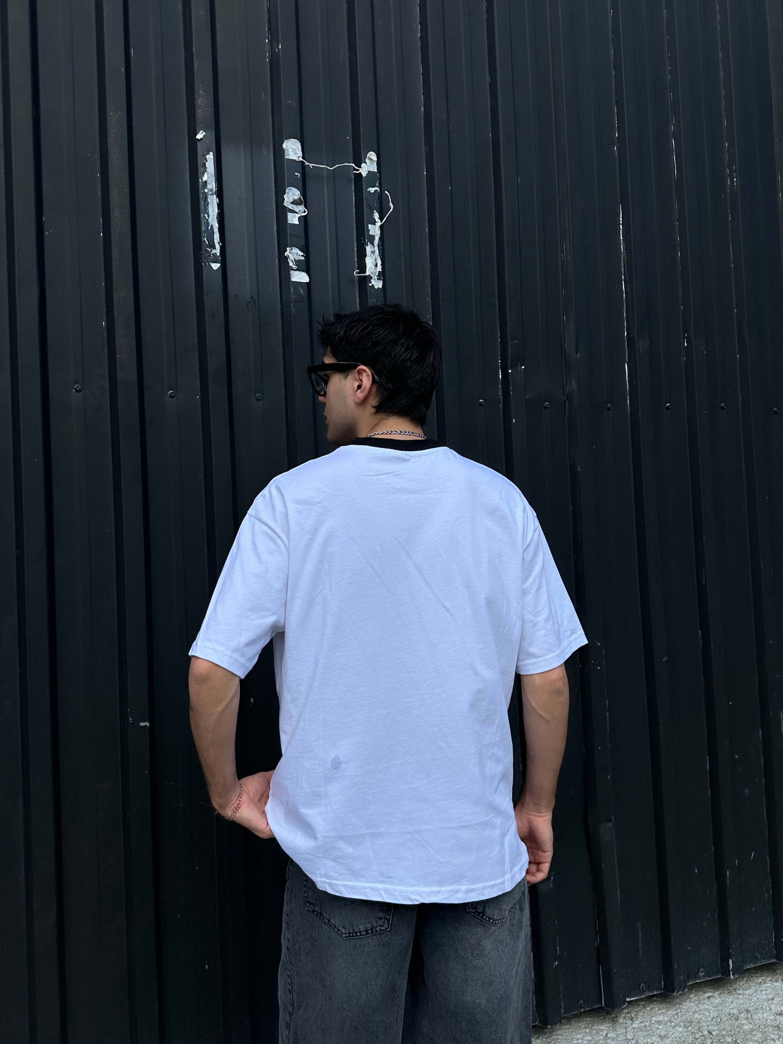 Illusion Baskılı Beyaz Tişört