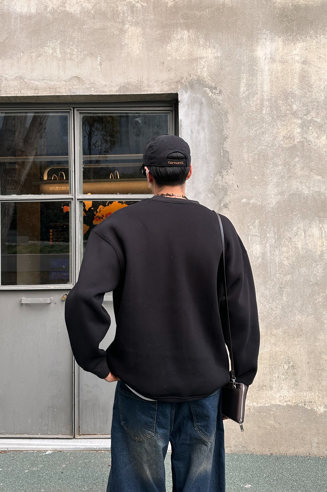 Siyah Nakış Detaylı Sweatshirt