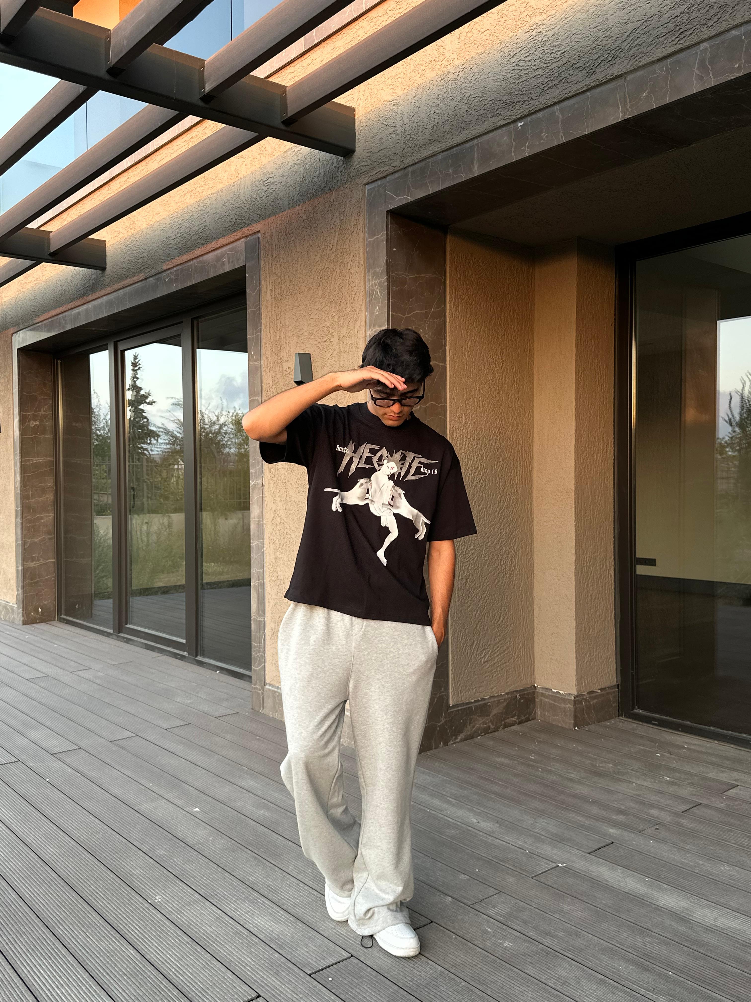 Hecate Baskılı Oversize Tişört 