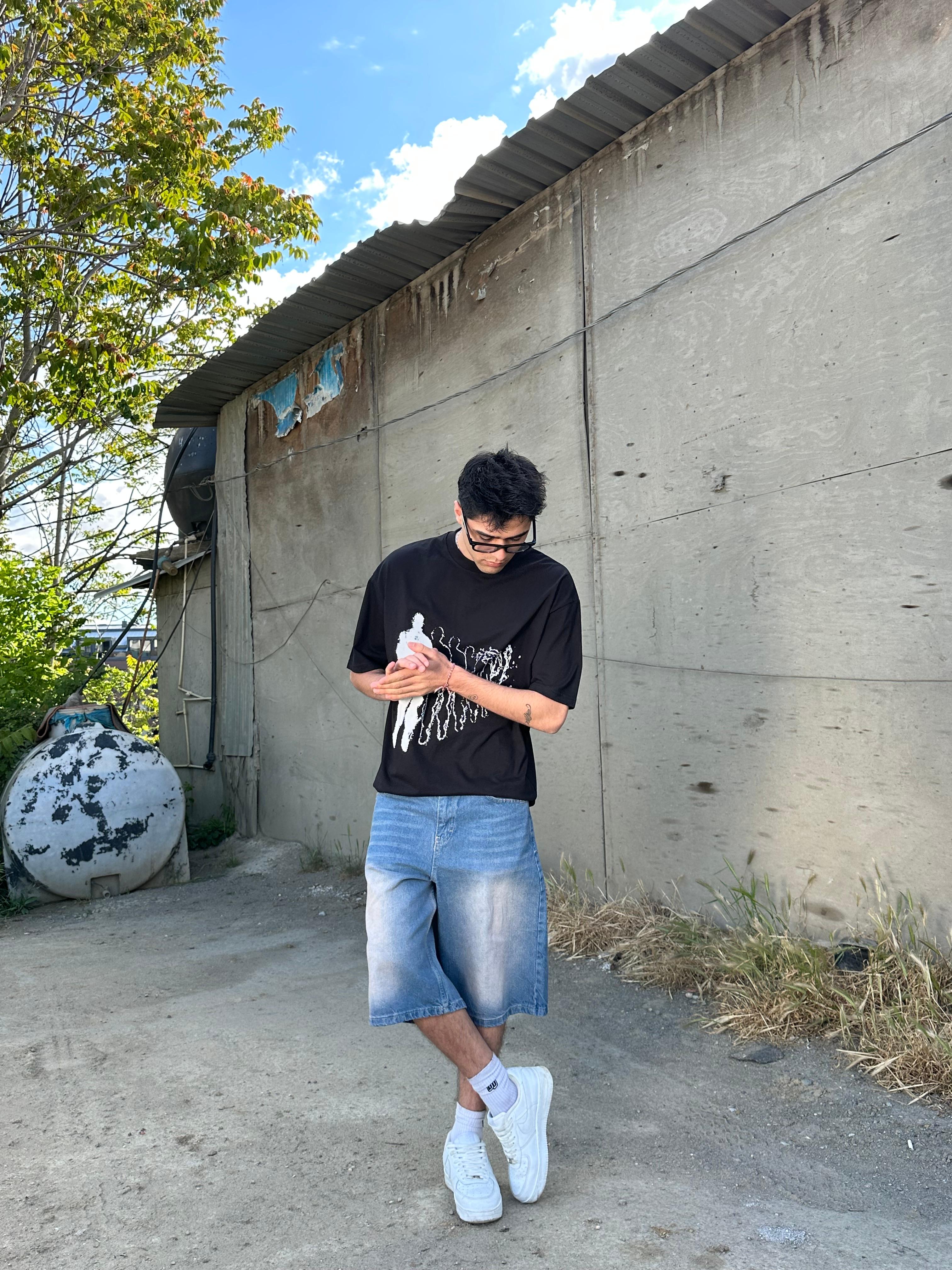Shadow Baskılı Siyah Tişört