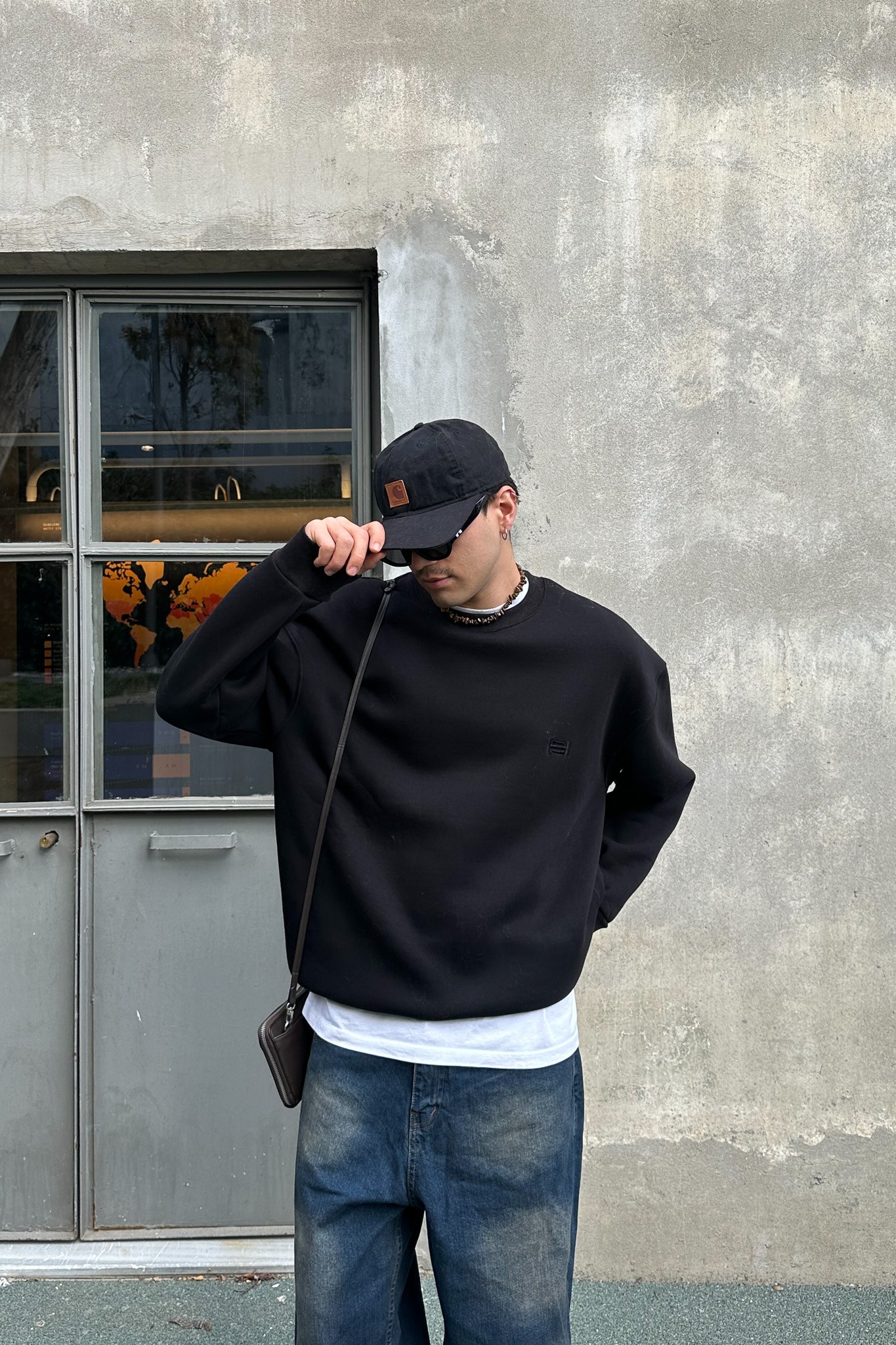 Siyah Nakış Detaylı Sweatshirt