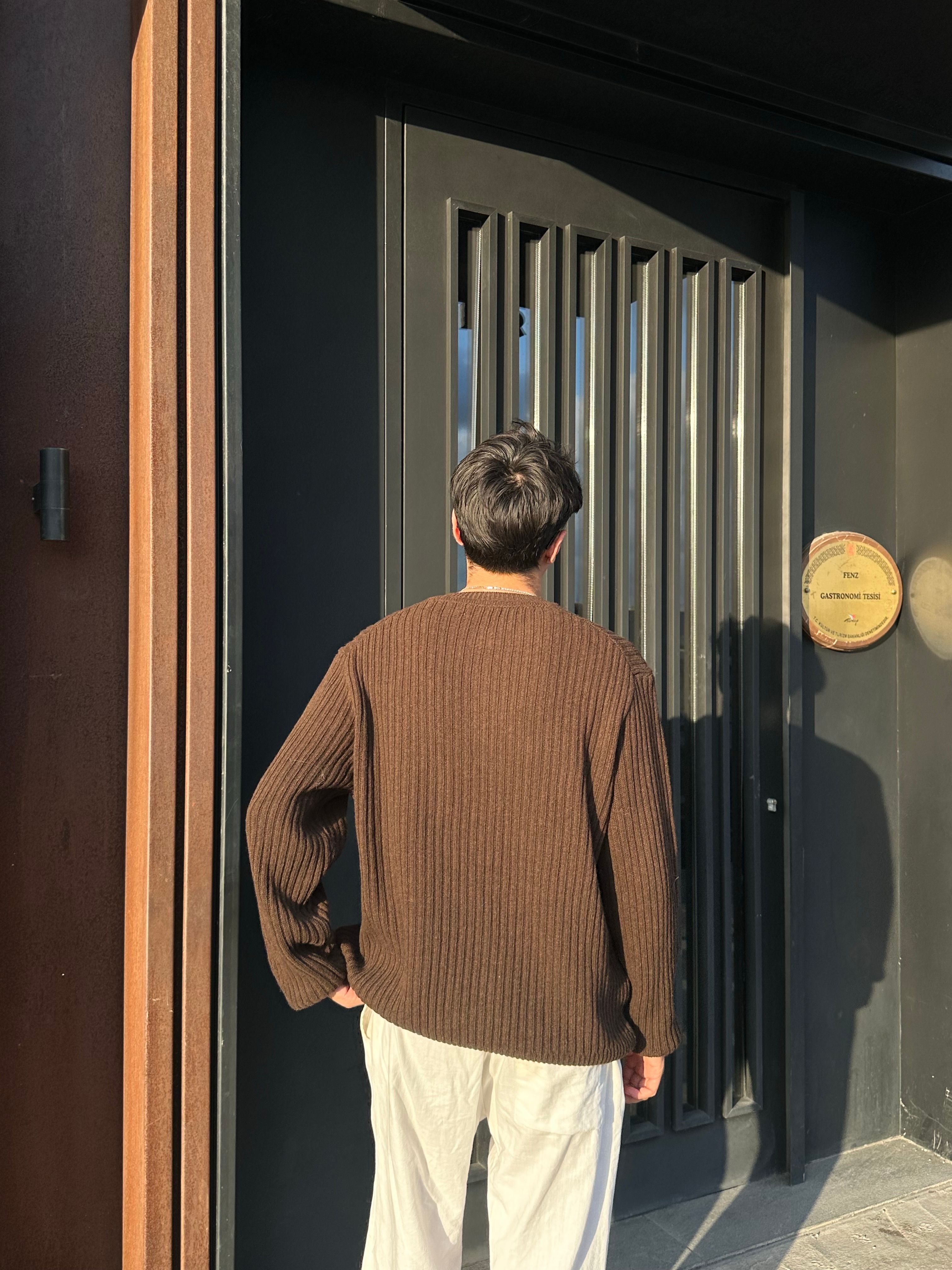 Düğmeli Oversize Kahverengi Triko Kazak