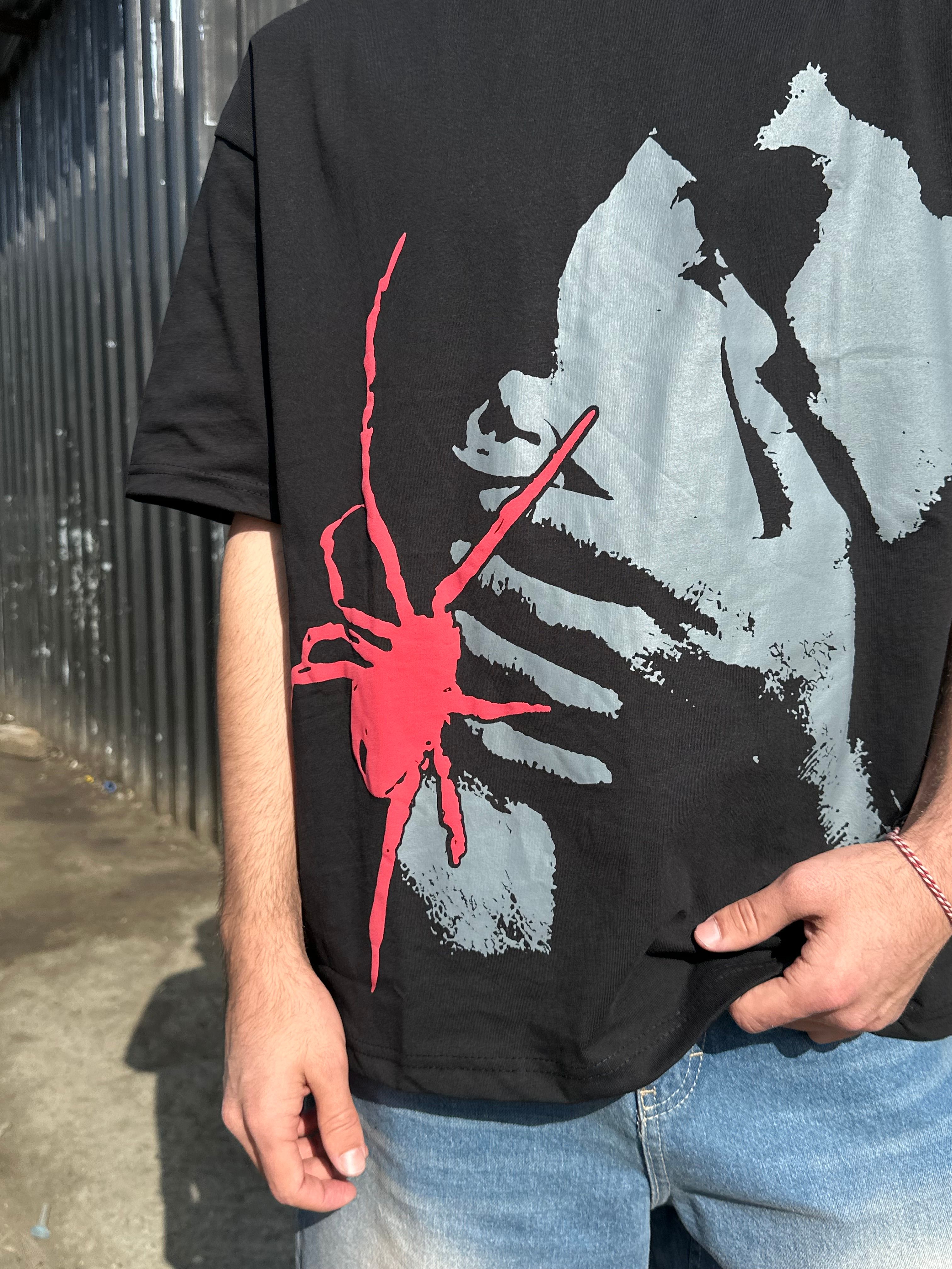 Spider Baskılı Siyah Tişört
