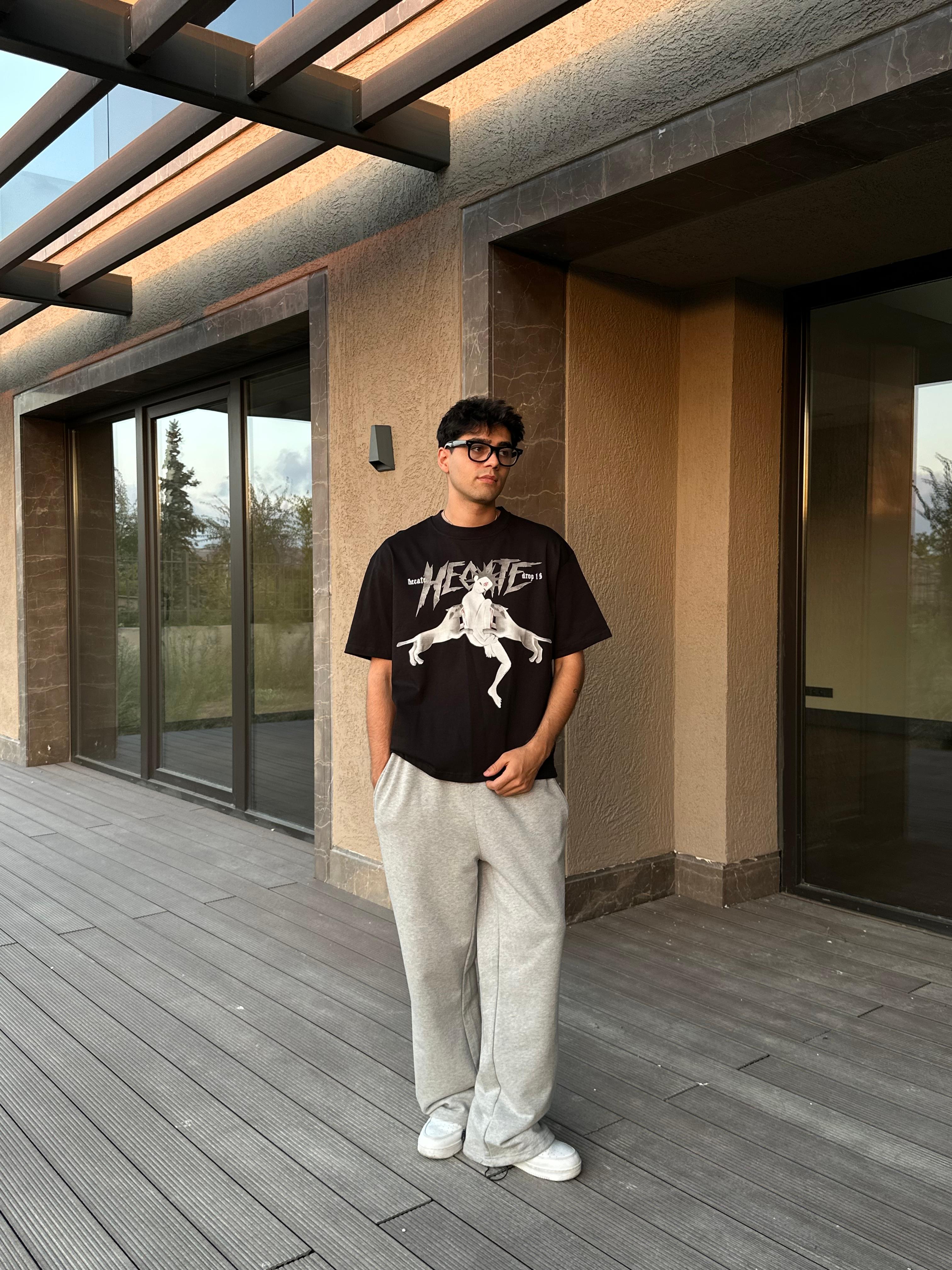 Hecate Baskılı Oversize Tişört 