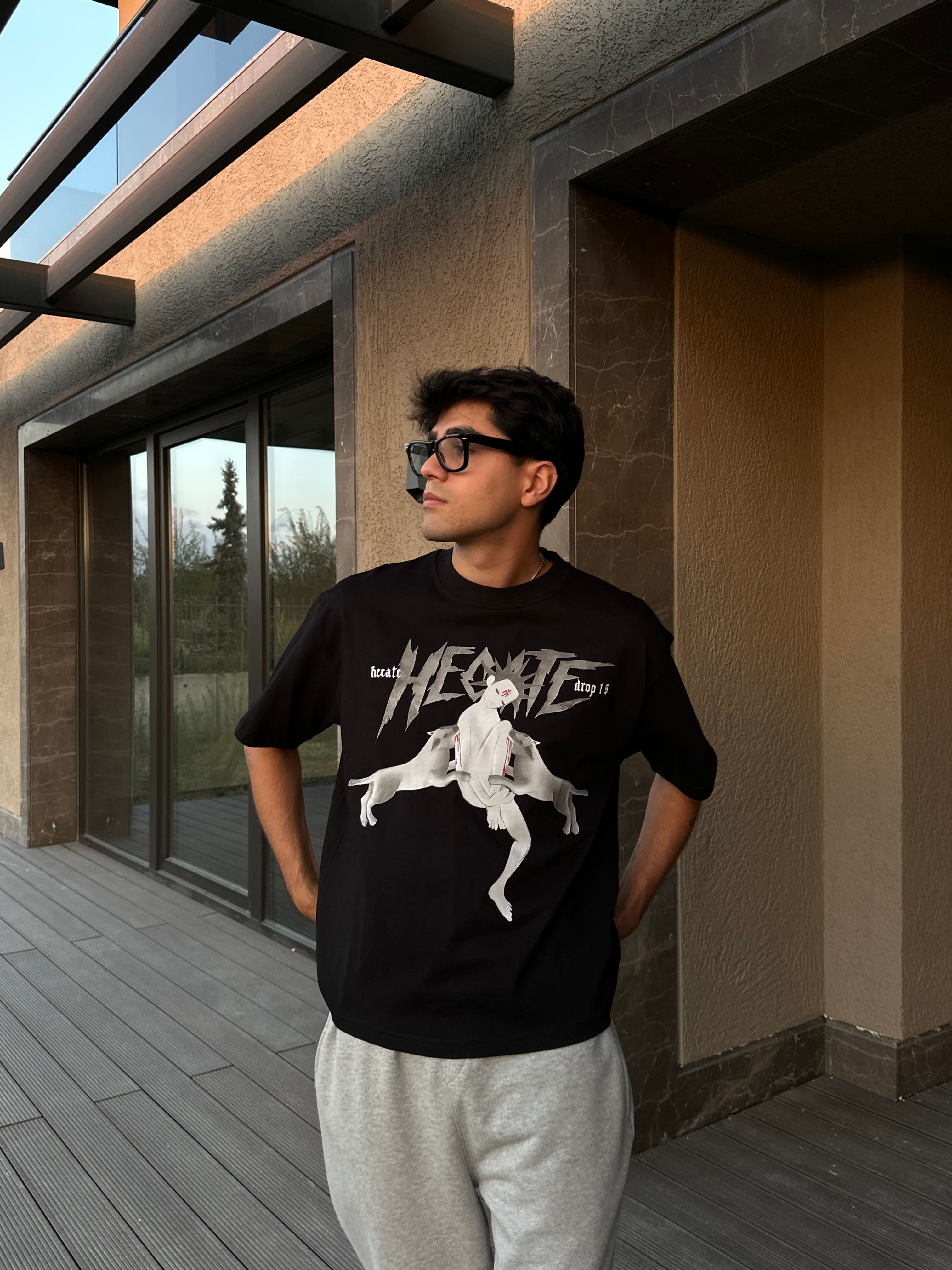 Hecate Baskılı Oversize Tişört 