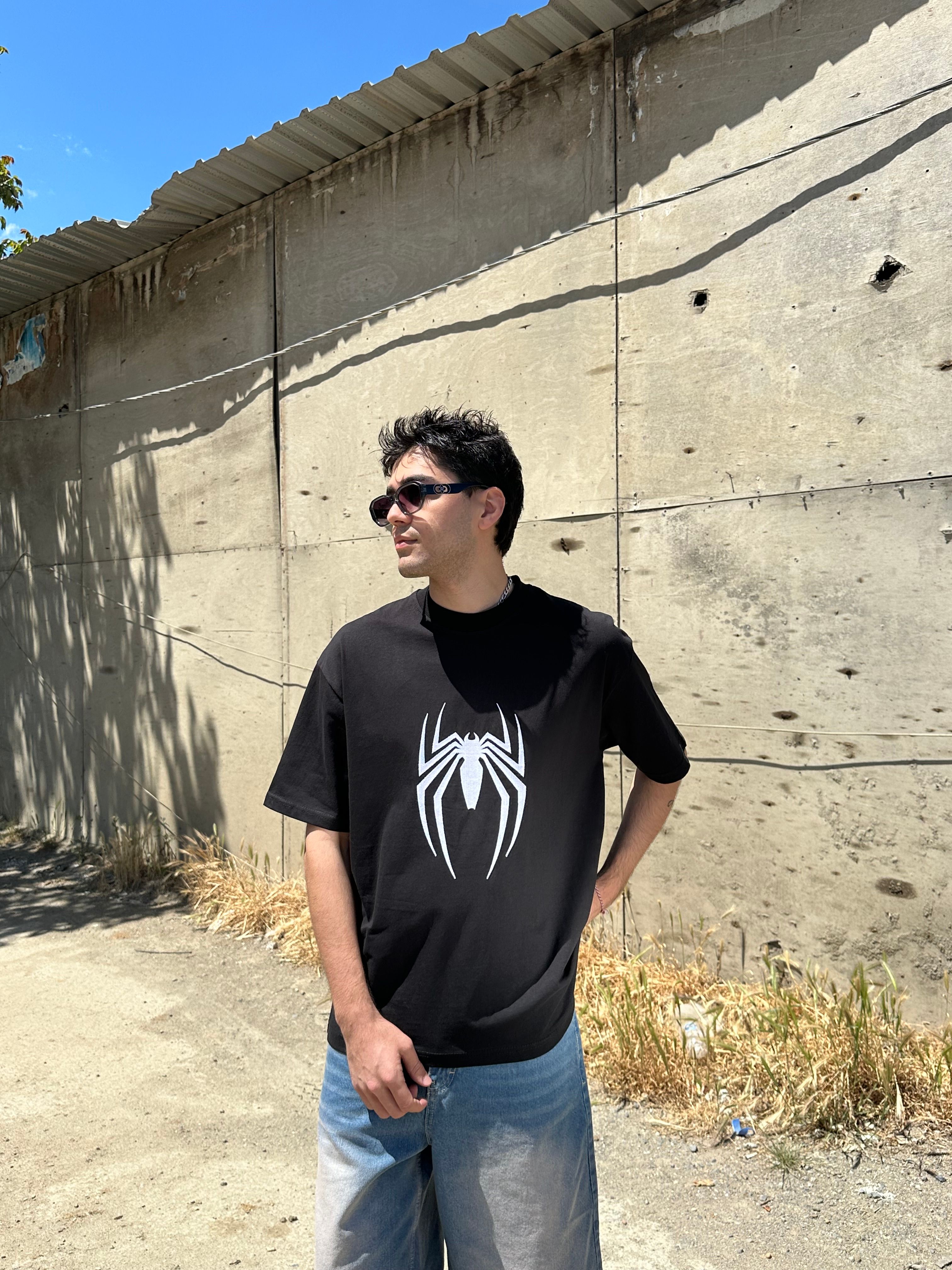 Spider Nakışlı Siyah Tişört