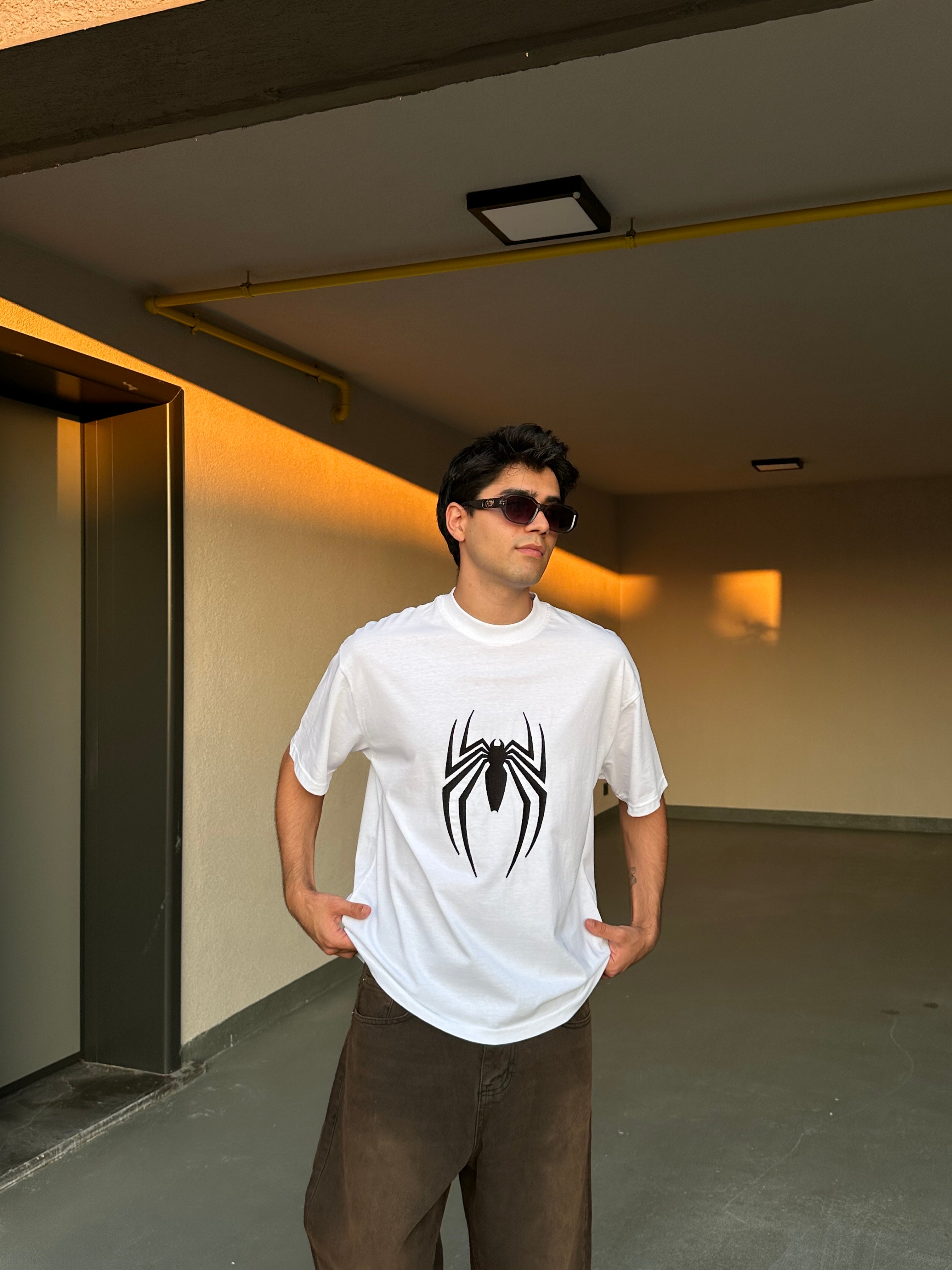 Spider Nakışlı Premium Oversize Tişört - Beyaz