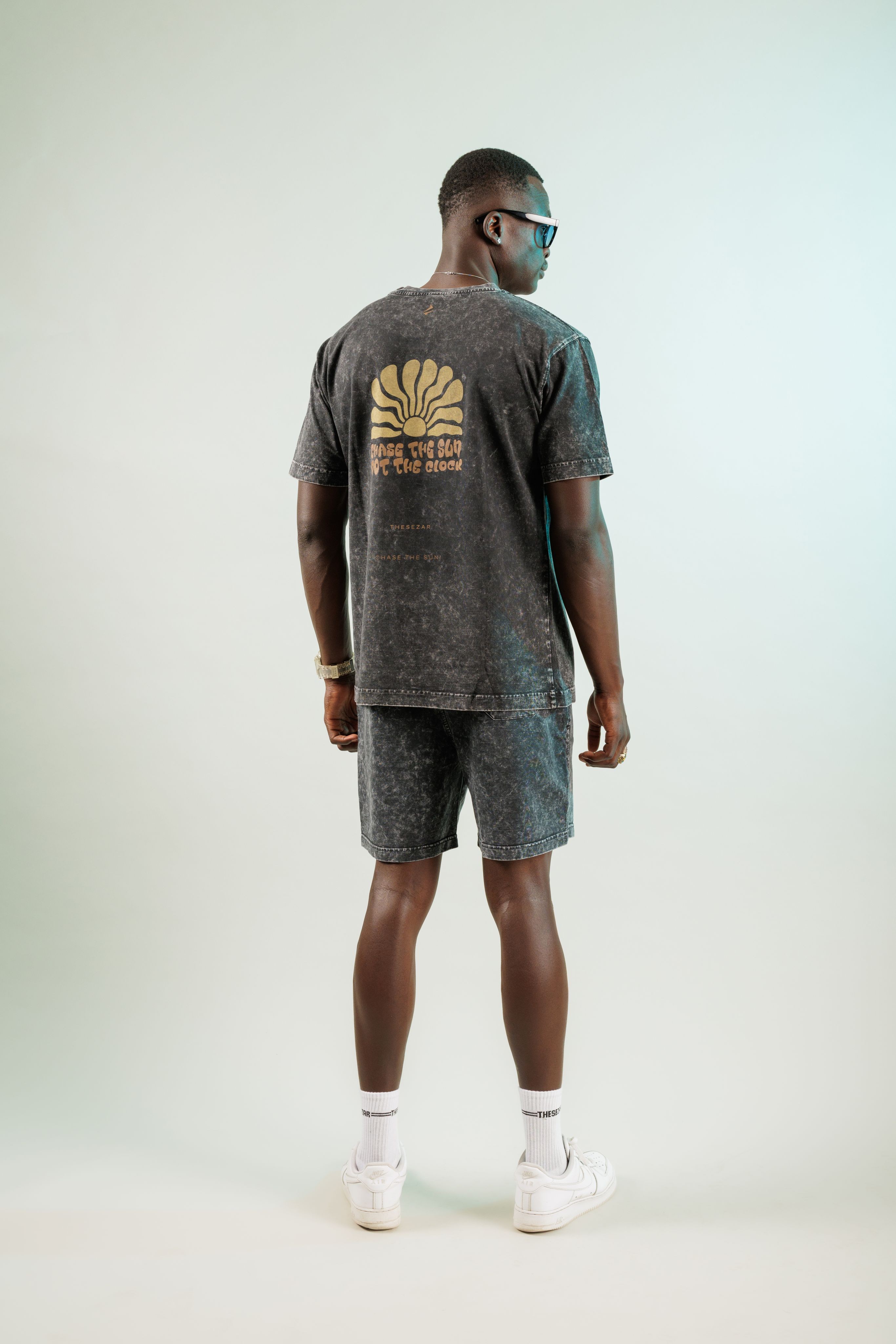 Chase The Sun Dark Black Yıkamalı Oversize Tshirt