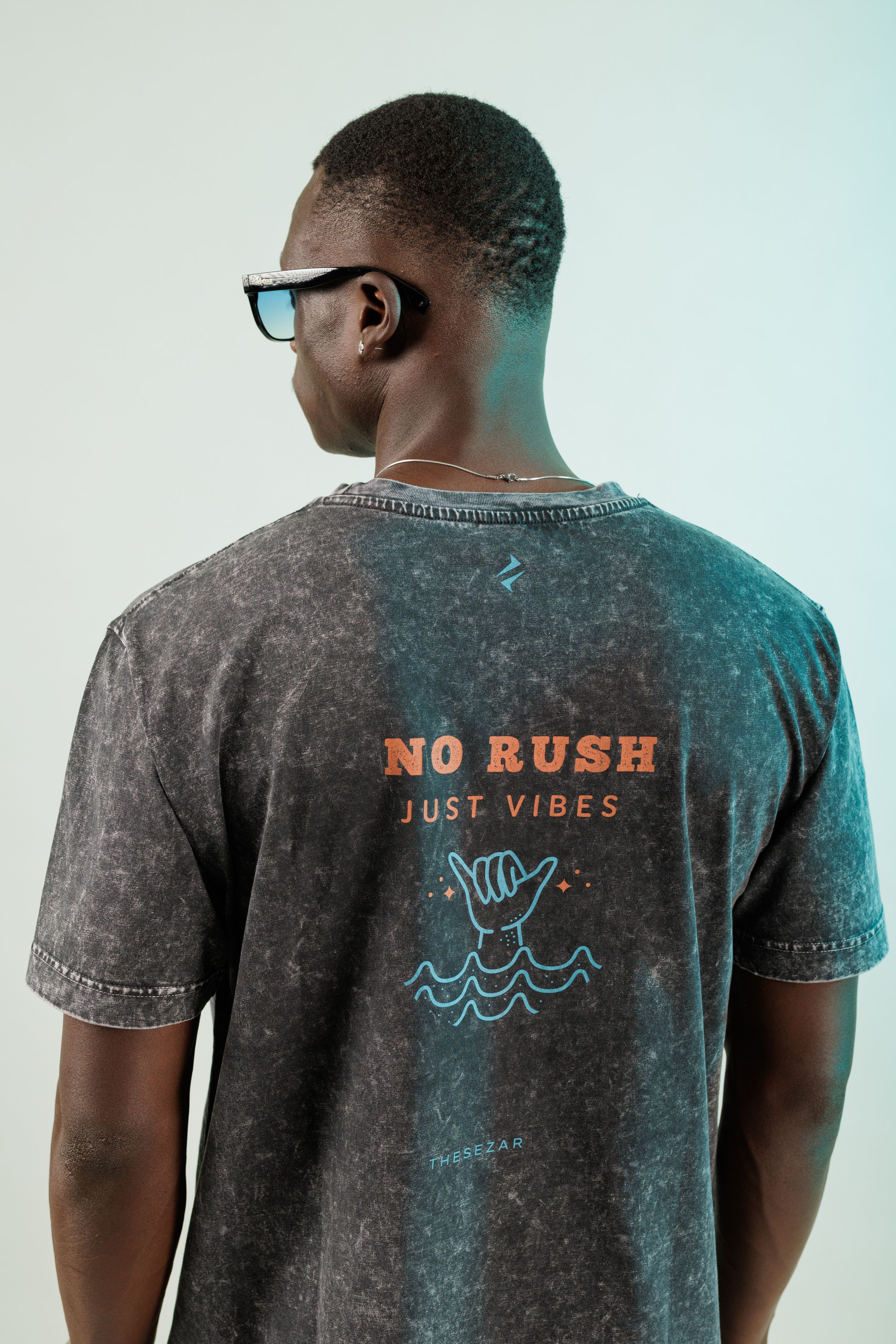 No Rush Just Vibes Dark Black Yıkamalı Oversize Tshirt