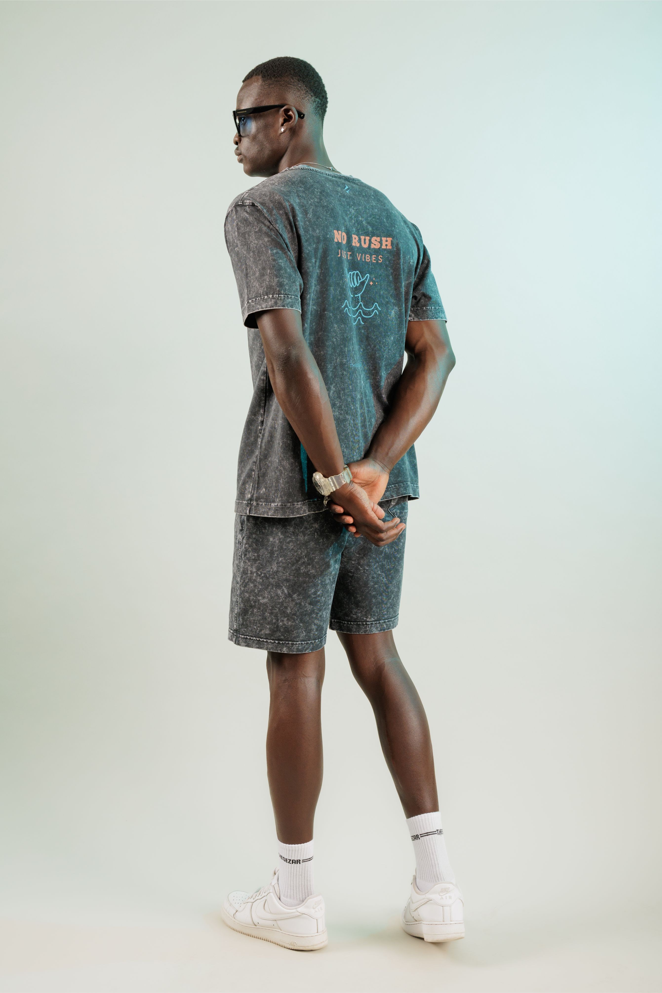 No Rush Just Vibes Dark Black Yıkamalı Oversize Tshirt