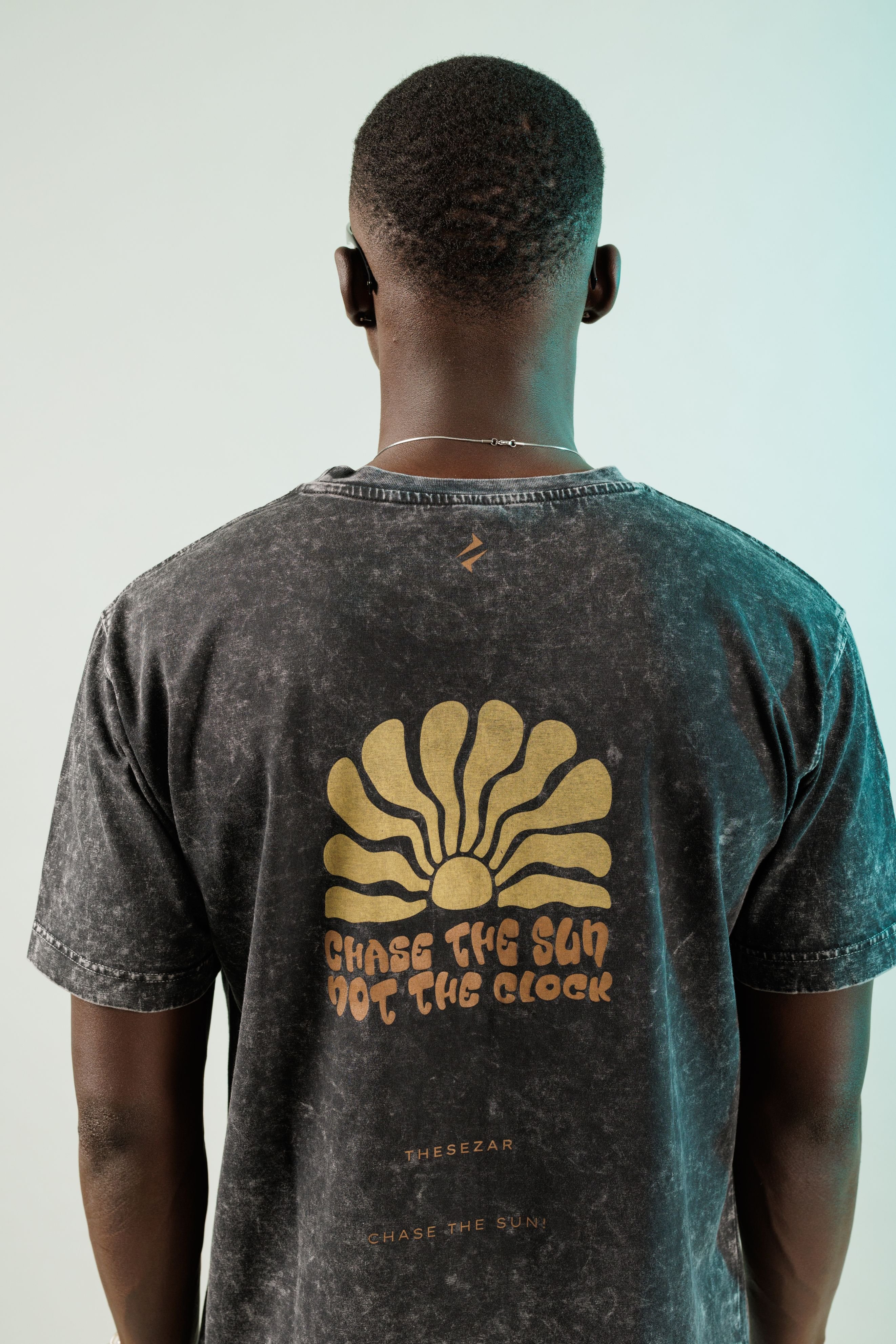 Chase The Sun Dark Black Yıkamalı Oversize Tshirt