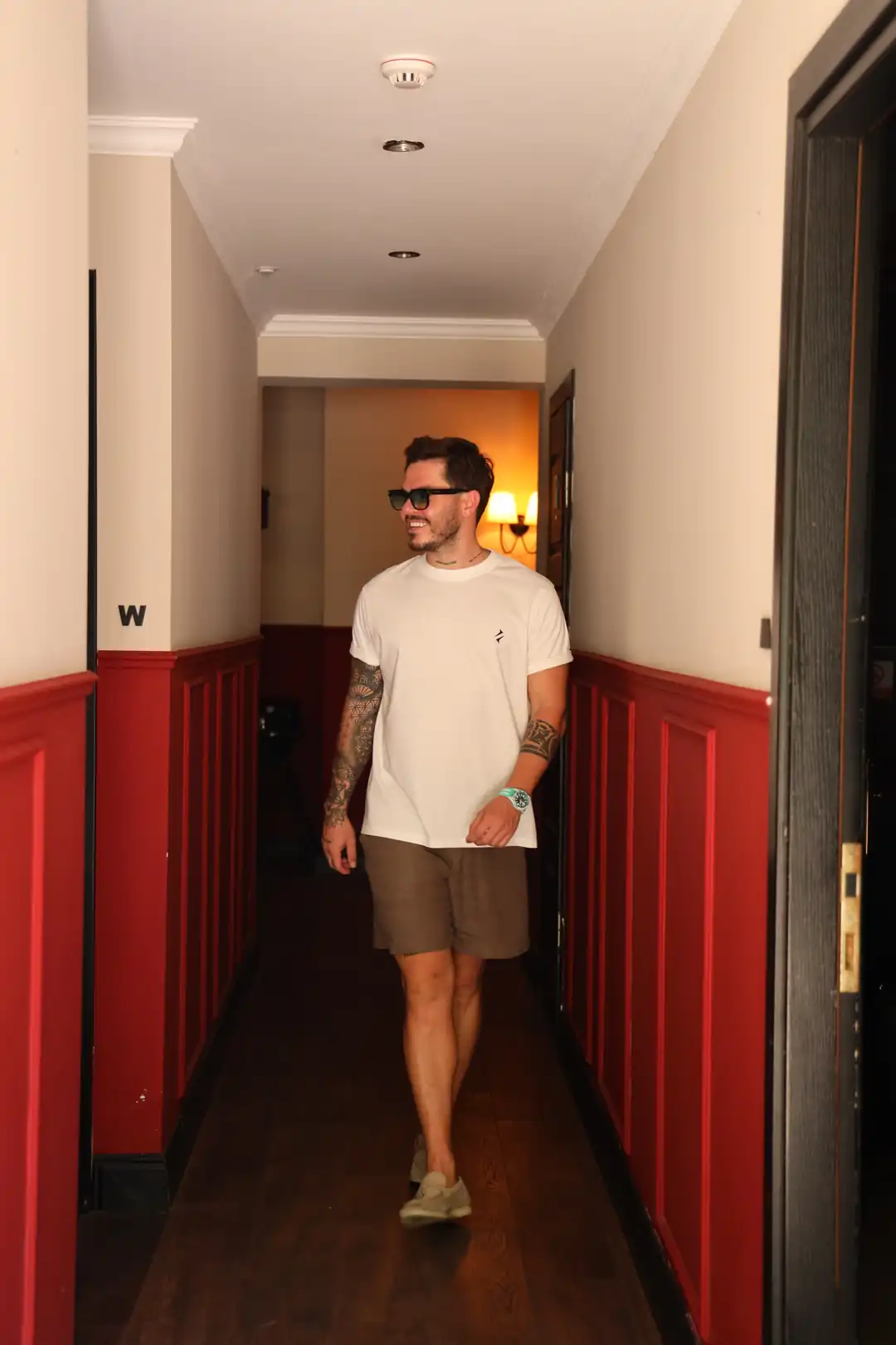 Thesezar Beyaz Bisiklet Yaka Tshirt