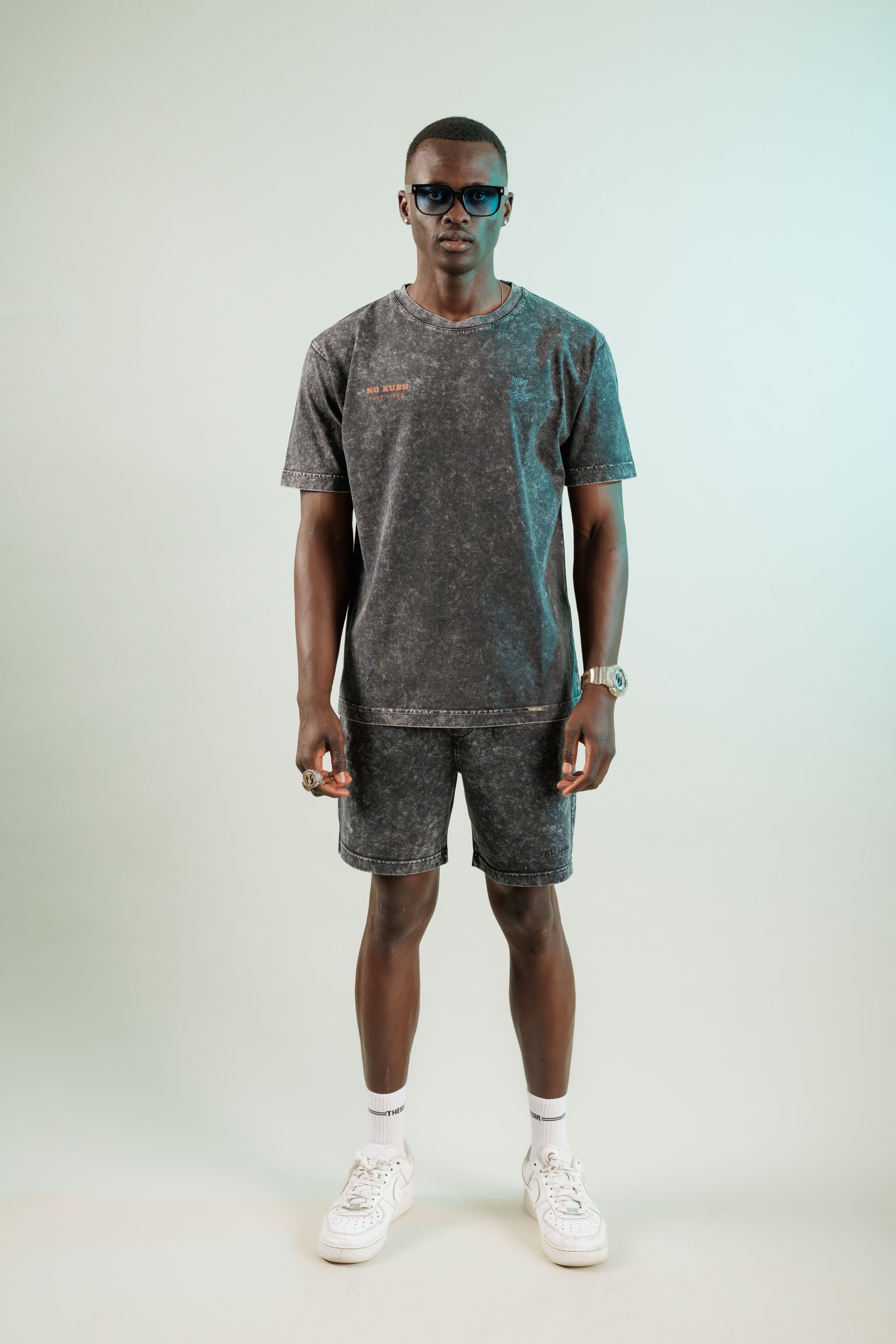 No Rush Just Vibes Dark Black Yıkamalı Oversize Tshirt
