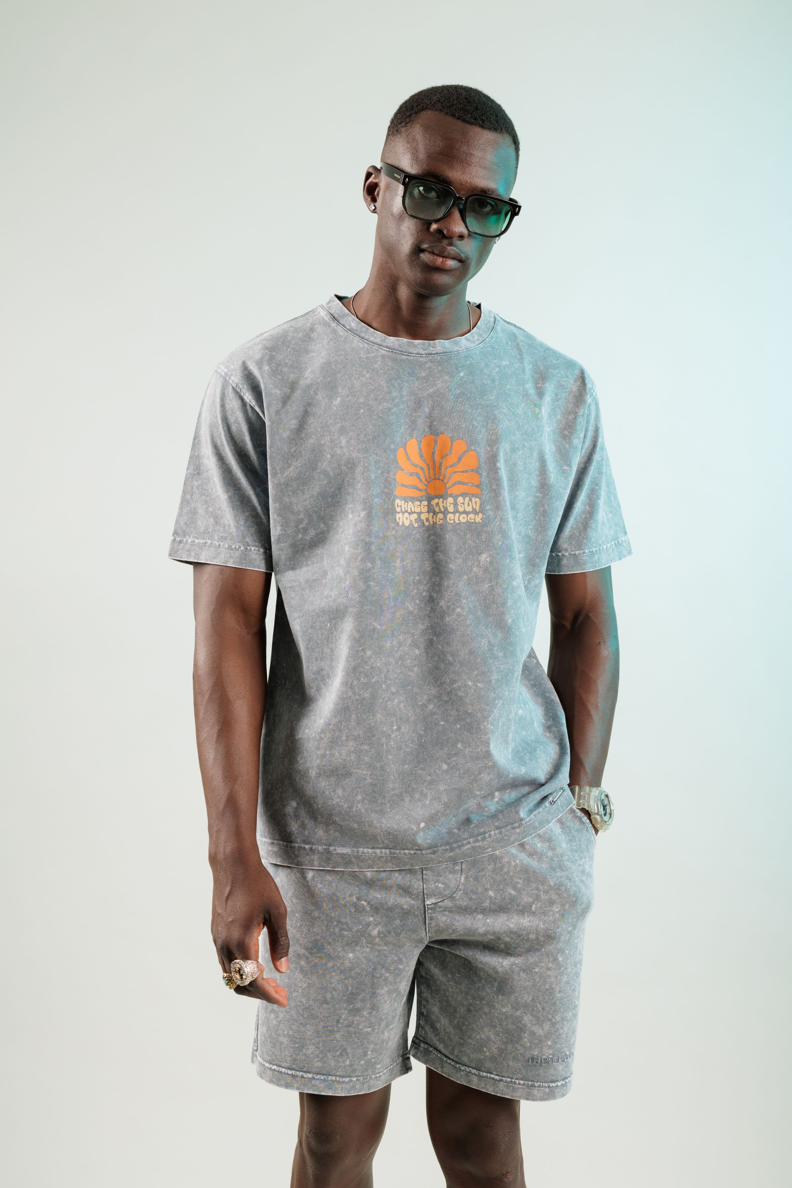 Chase The Sun Antrasit Yıkamalı Oversize Tshirt