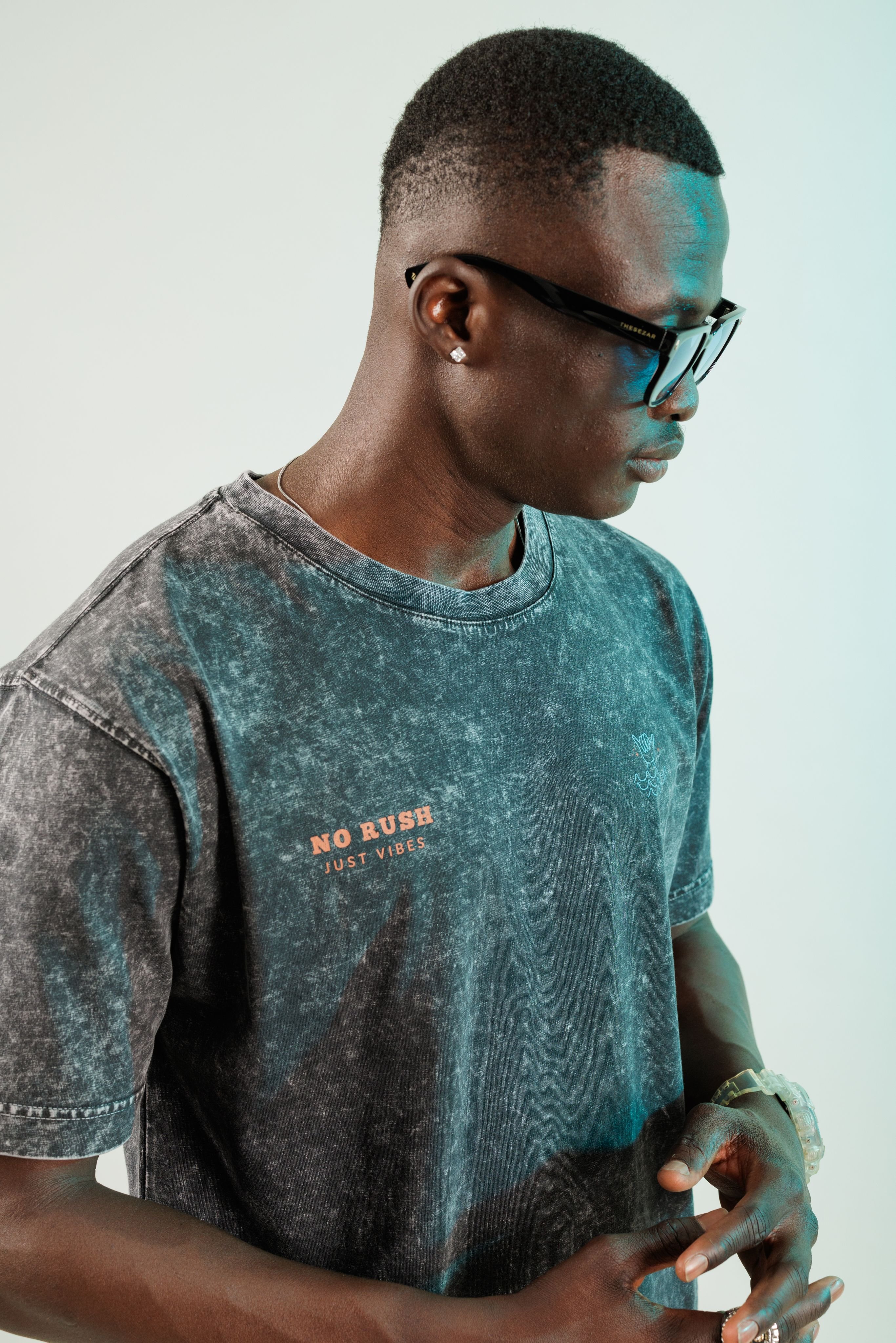 No Rush Just Vibes Dark Black Yıkamalı Oversize Tshirt