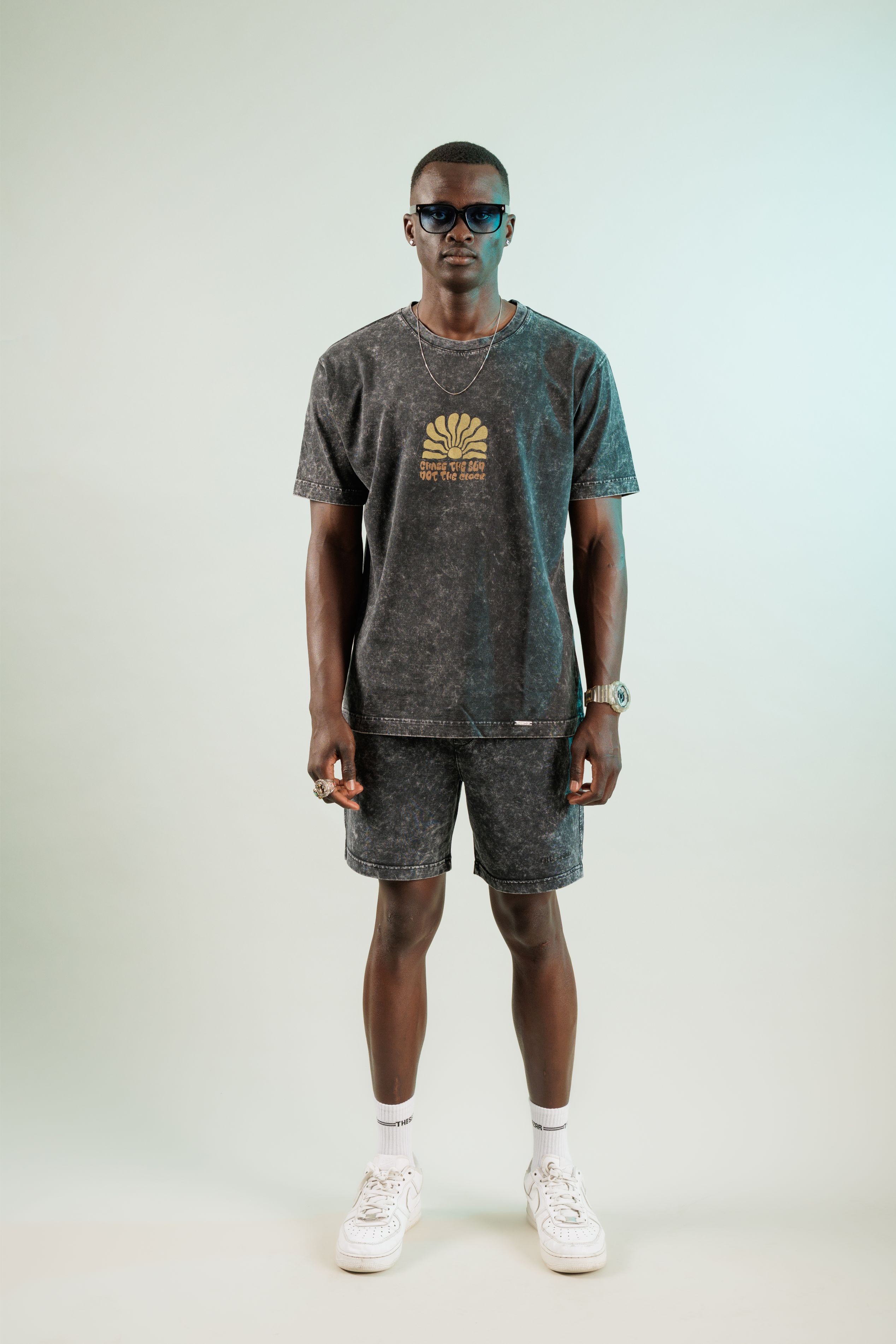 Chase The Sun Dark Black Yıkamalı Oversize Tshirt