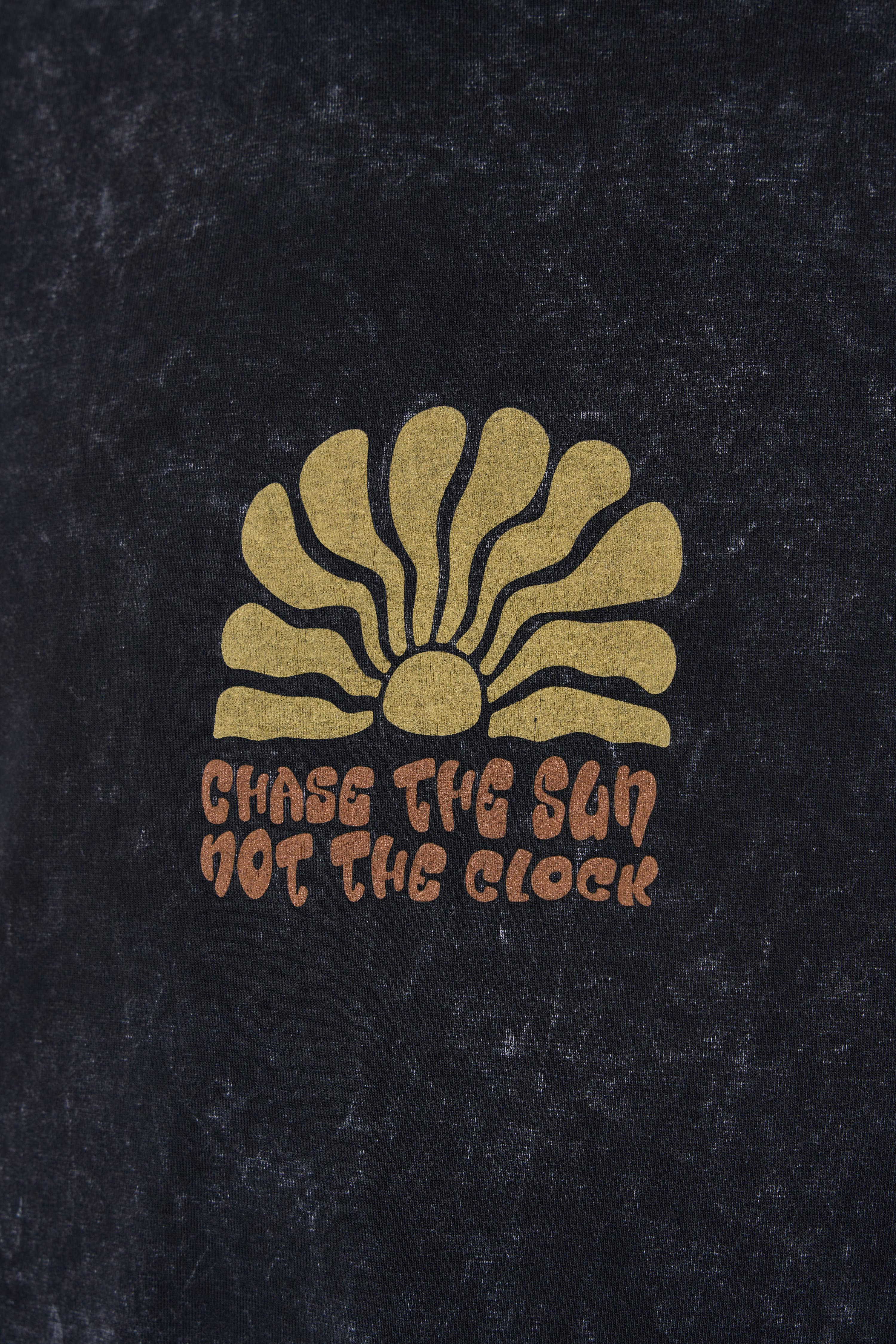 Chase The Sun Dark Black Yıkamalı Oversize Tshirt