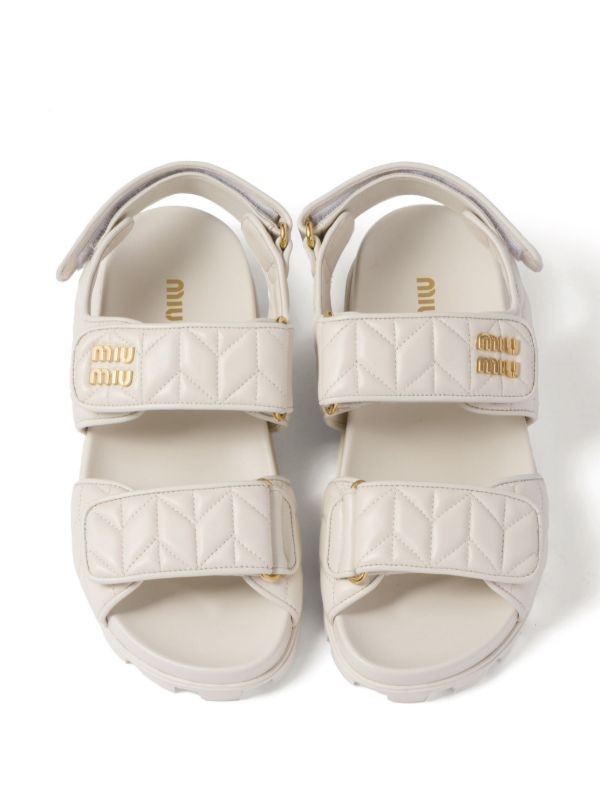  Miu Miu matelassé logo-plaque sandals