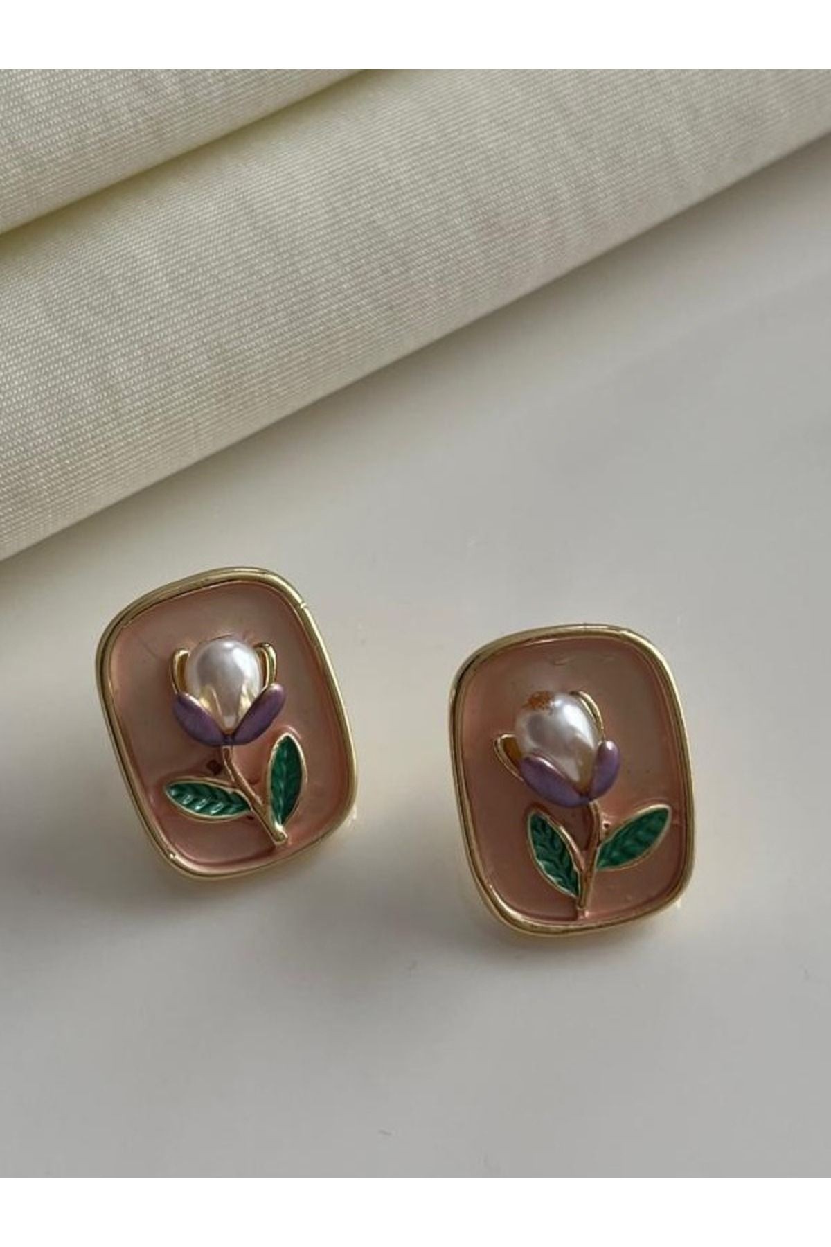 Vintage İncili Lale Detaylı Kadın Küpe