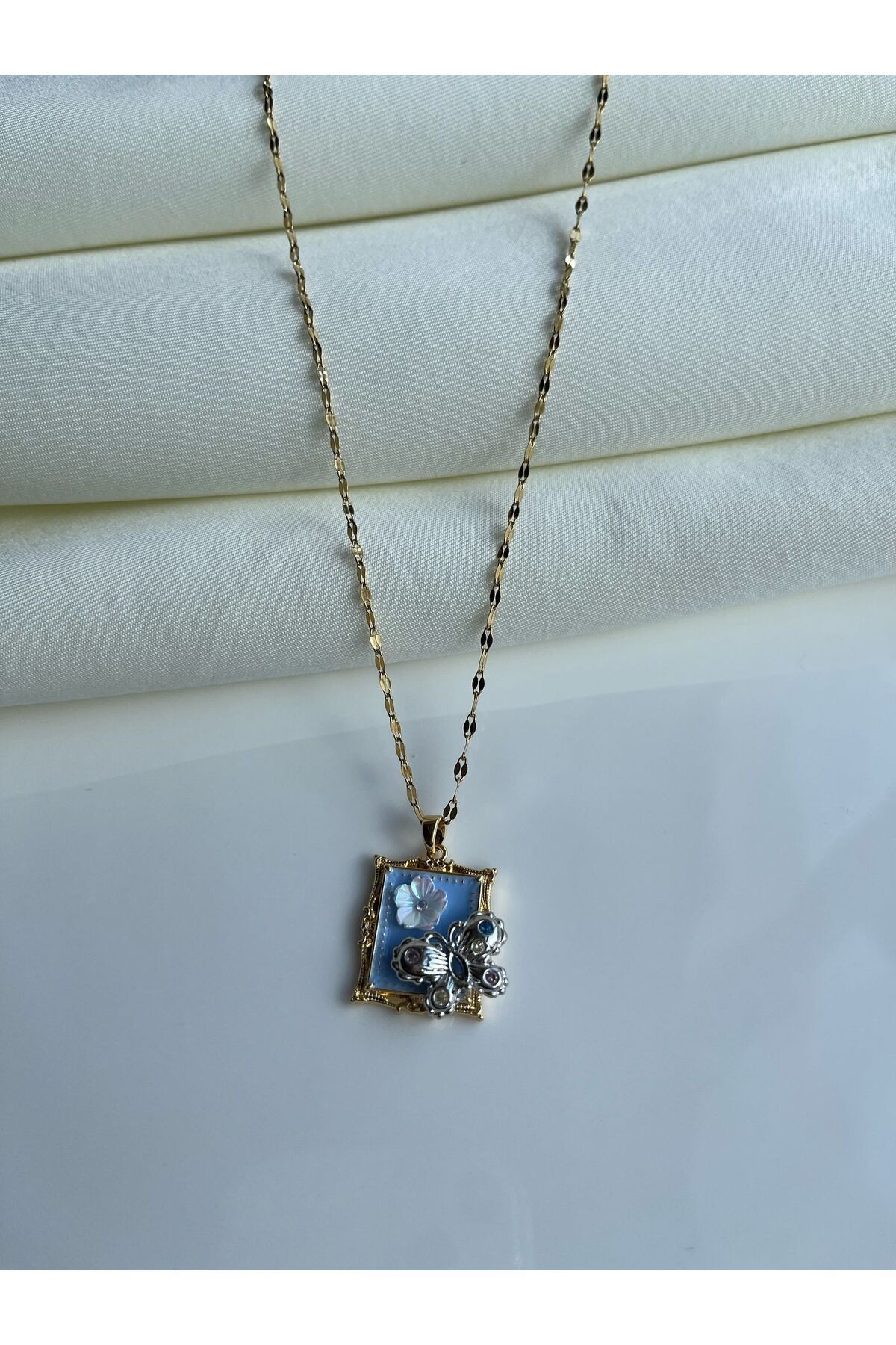 Çelik Vintage Pencere Model Kelebek Çiçek Detaylı Kadın Kolye