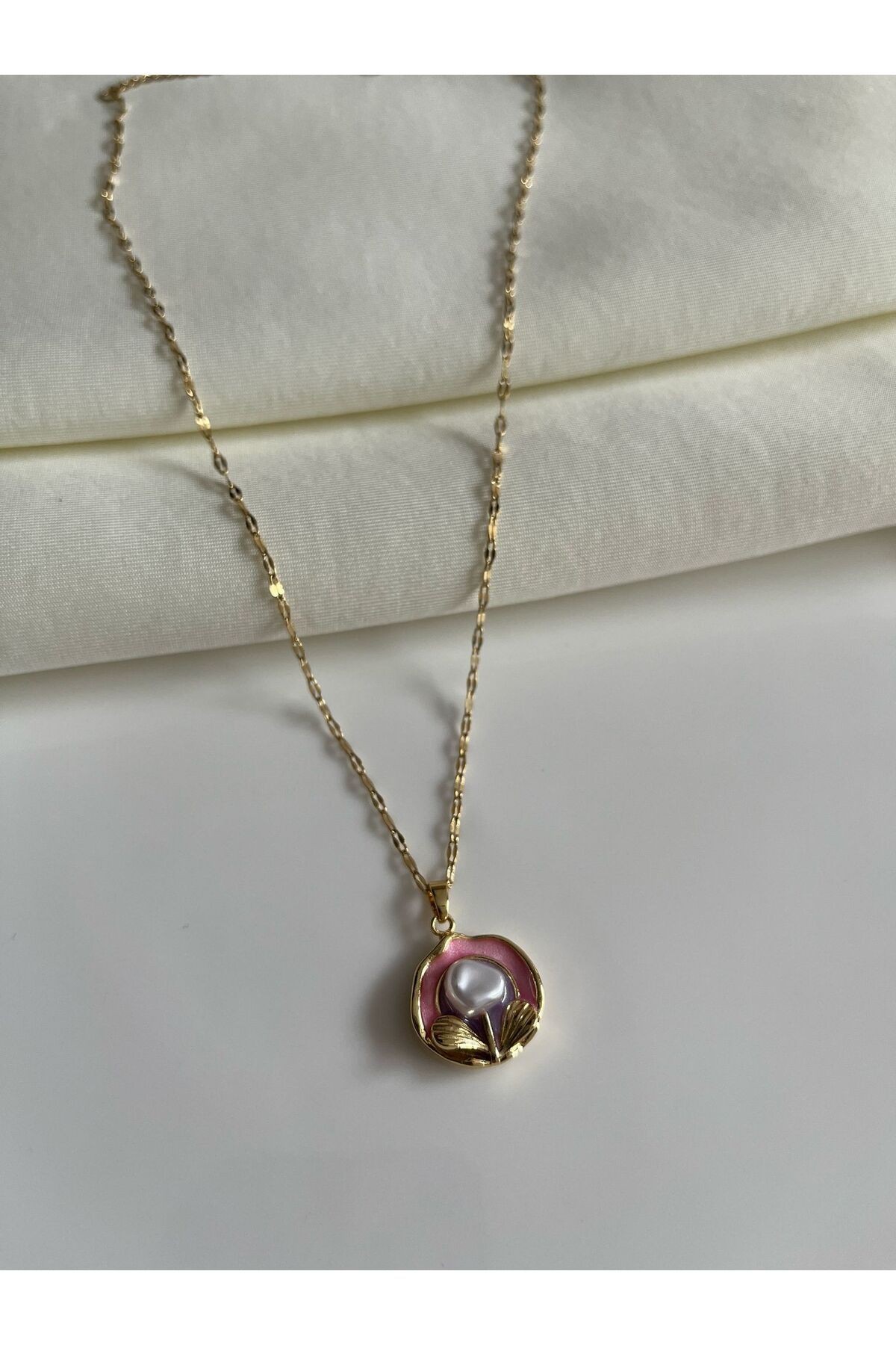 Çelik Vintage İnci Detaylı Kadın Kolye
