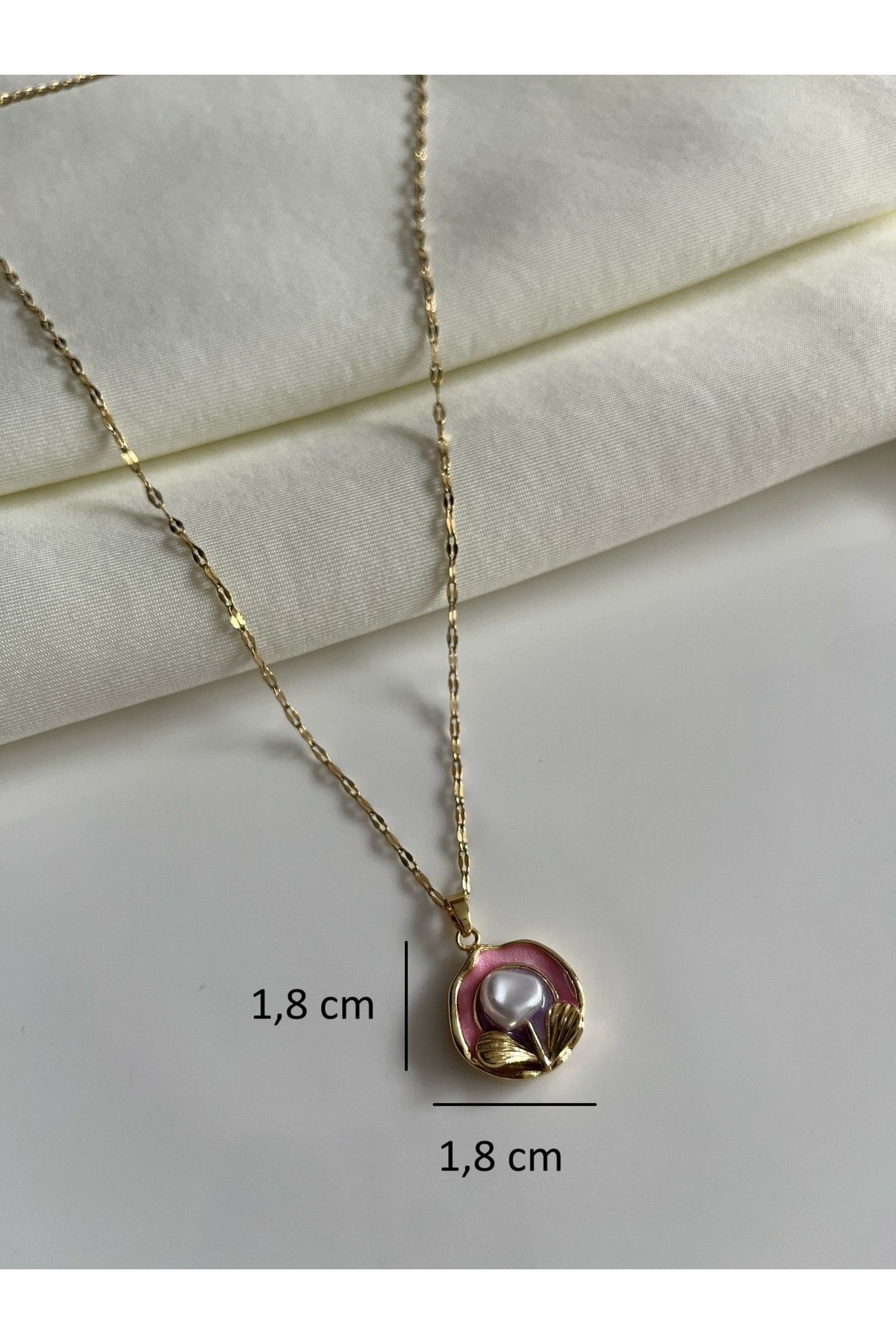 Çelik Vintage İnci Detaylı Kadın Kolye