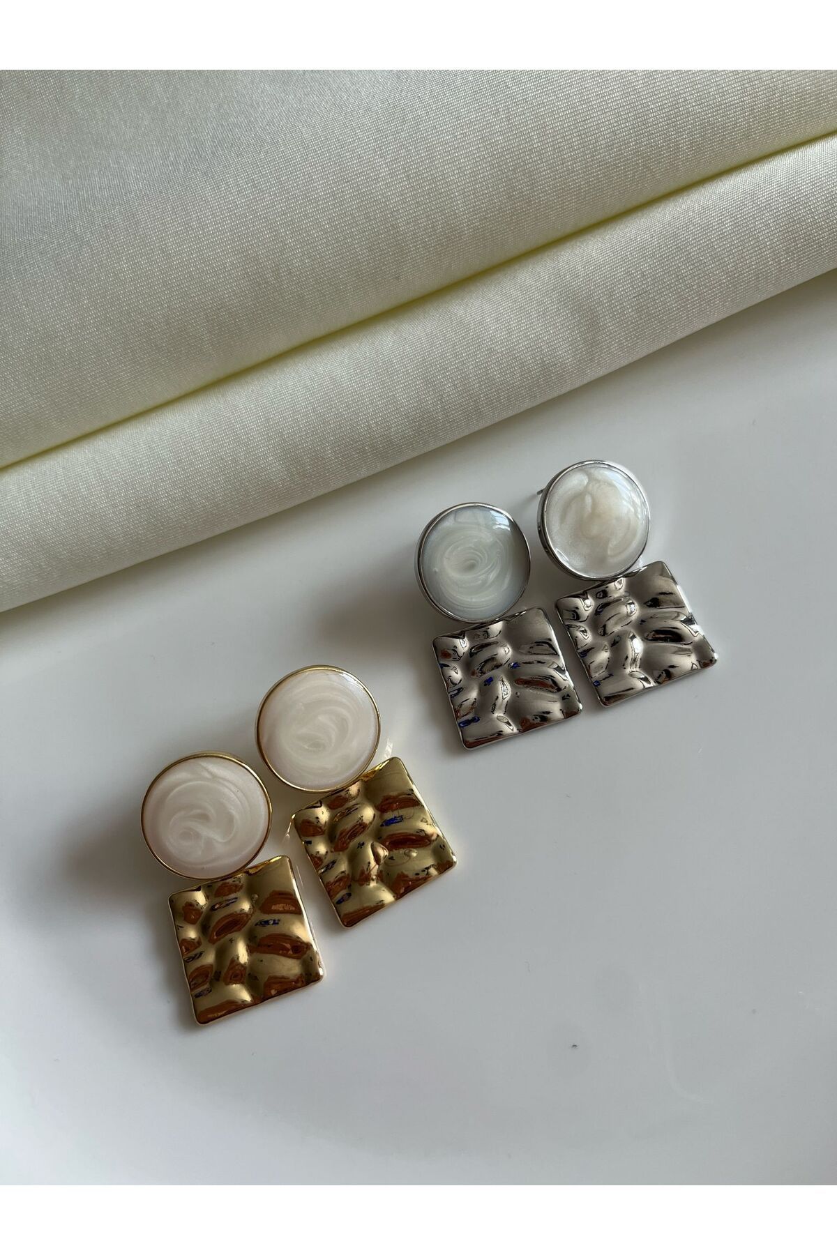 Mineli Sallantılı Metal Plaka Kadın Küpe