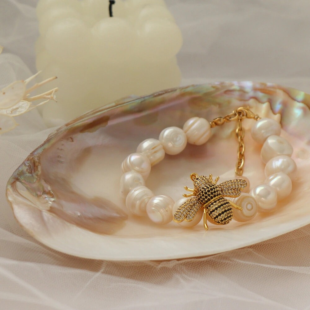 BEE REAL PEARL BRACELET