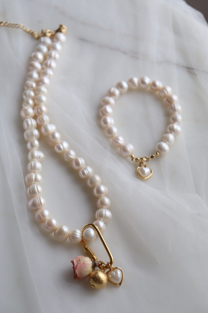 REAL PEARL NECKLACE WITH VICTORIA PEONEY PEARL LOCK