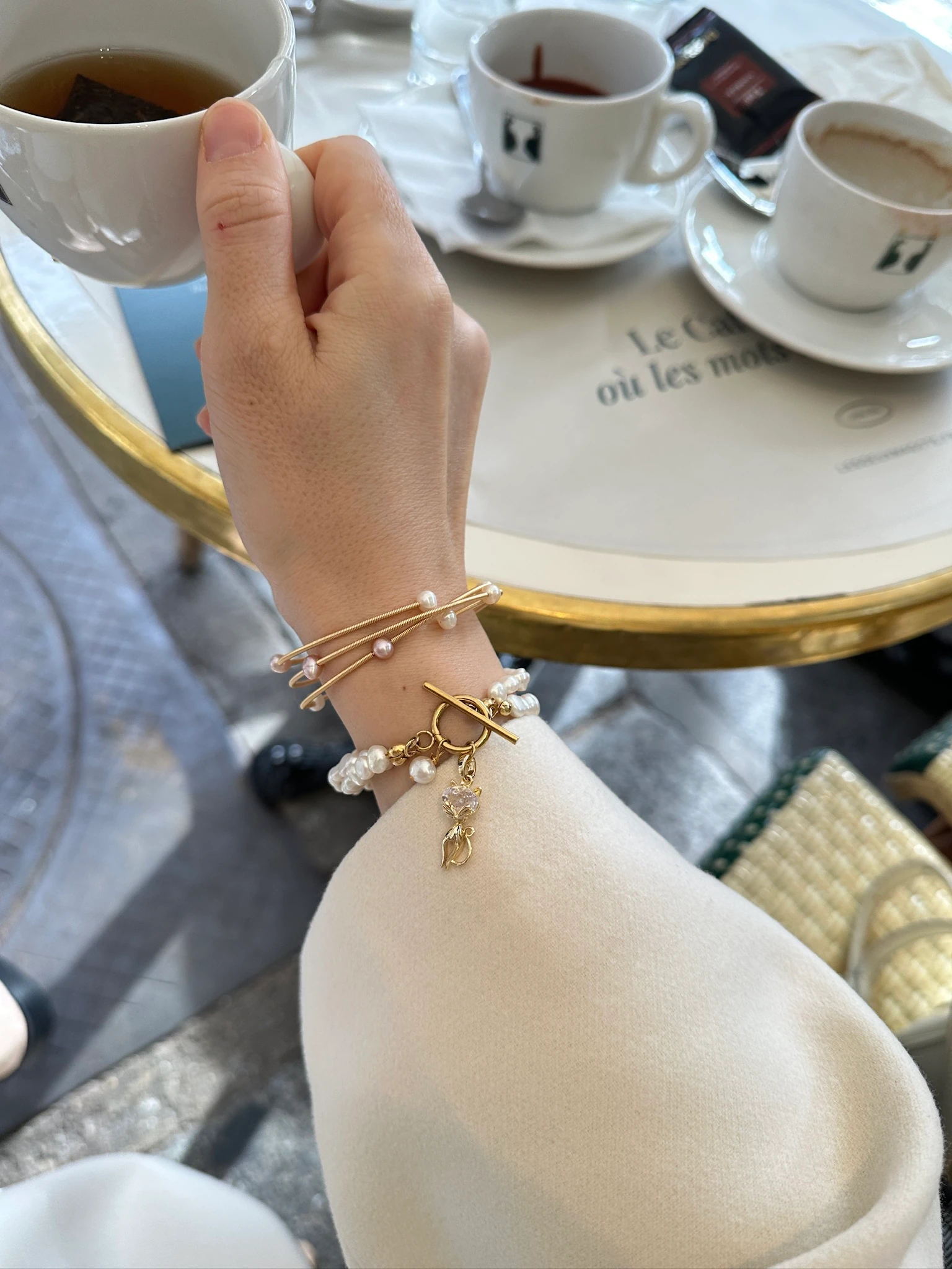 KEDİLİ ELİZABET GERÇEK İNCİ BİLEKLİK