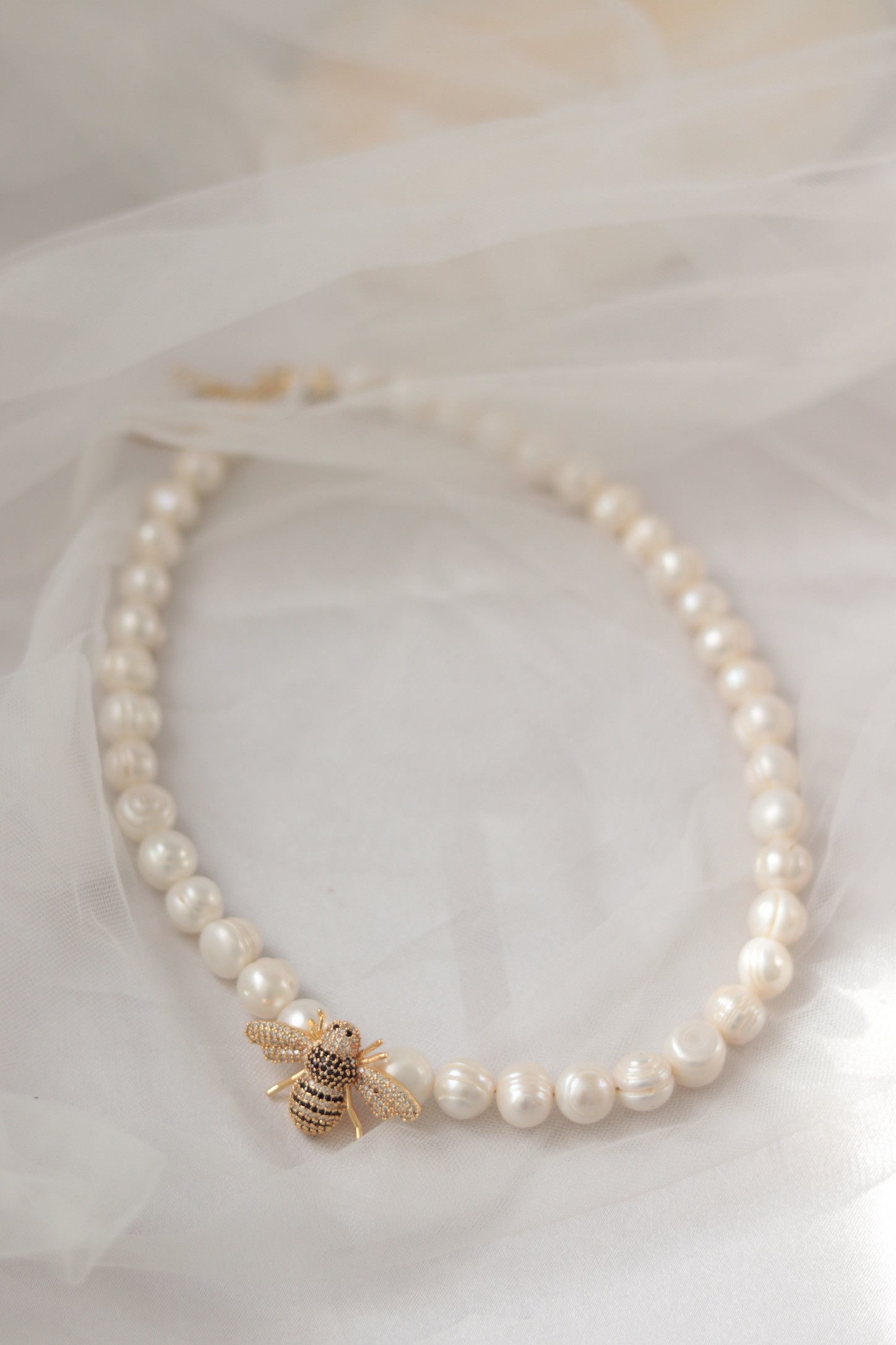 BEE REAL PEARL NECKLACE