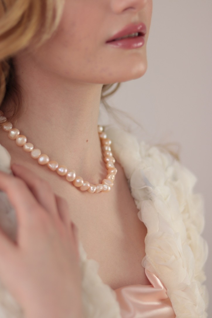 SALMON REAL PEARL NECKLACE