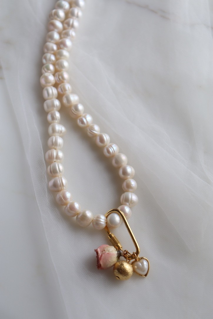 REAL PEARL NECKLACE WITH VICTORIA PEONEY PEARL LOCK