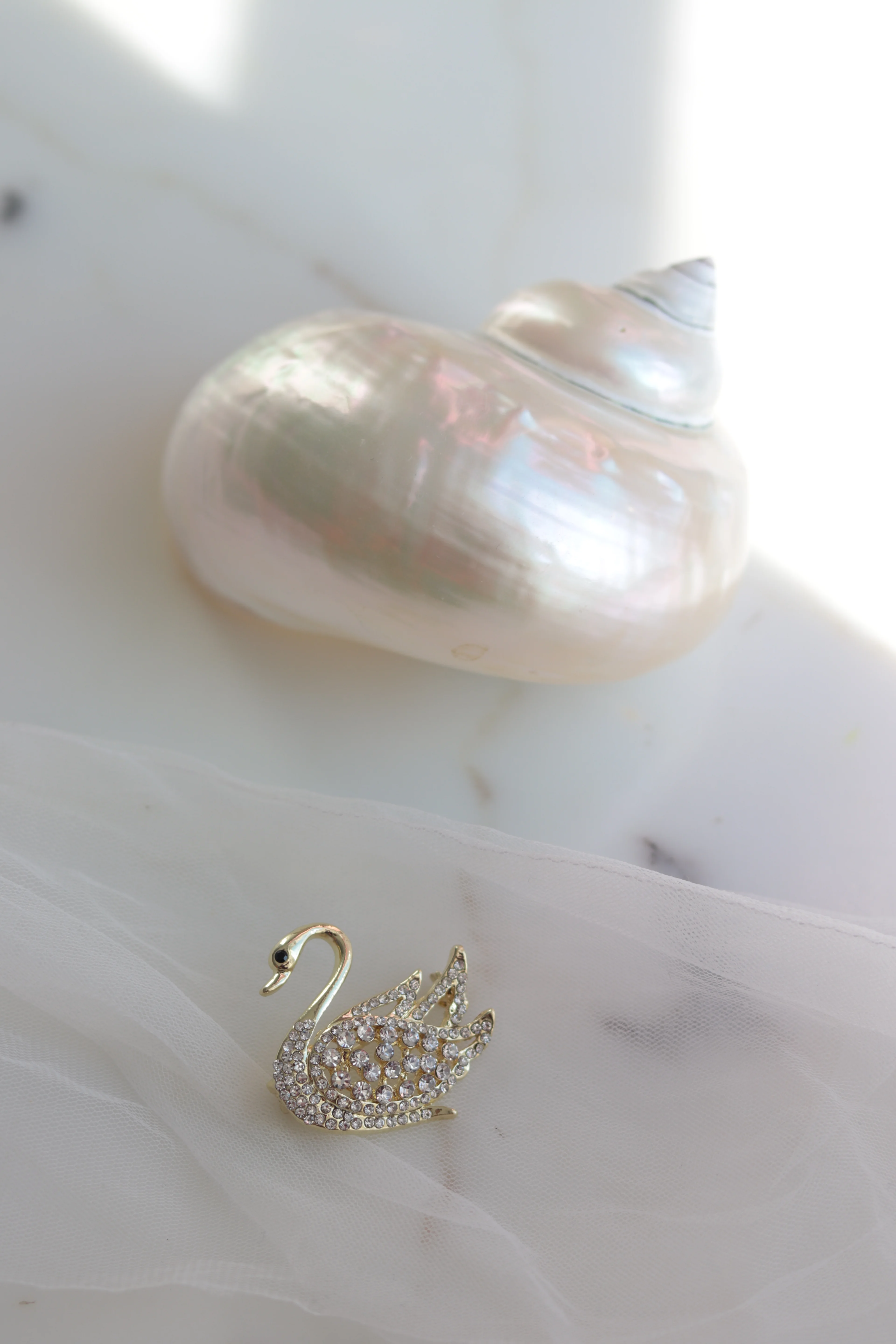 VELVET SEDEF BROŞ SERİSİ - GOLD TAŞLI KUĞU